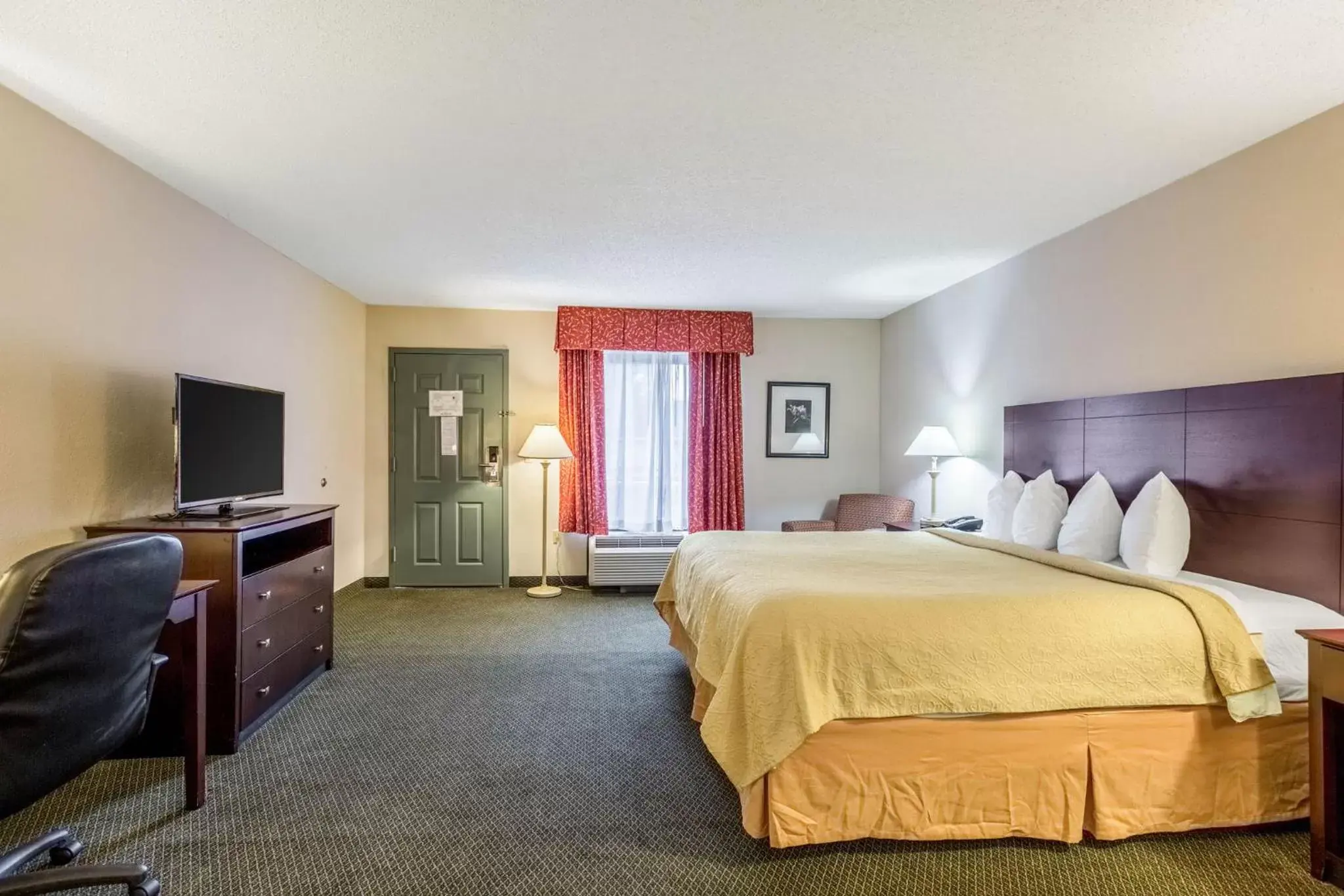 King Room with Kitchenette in Quality Inn Heber Springs King Room with Kitchenette in Quality Inn Heber Springs