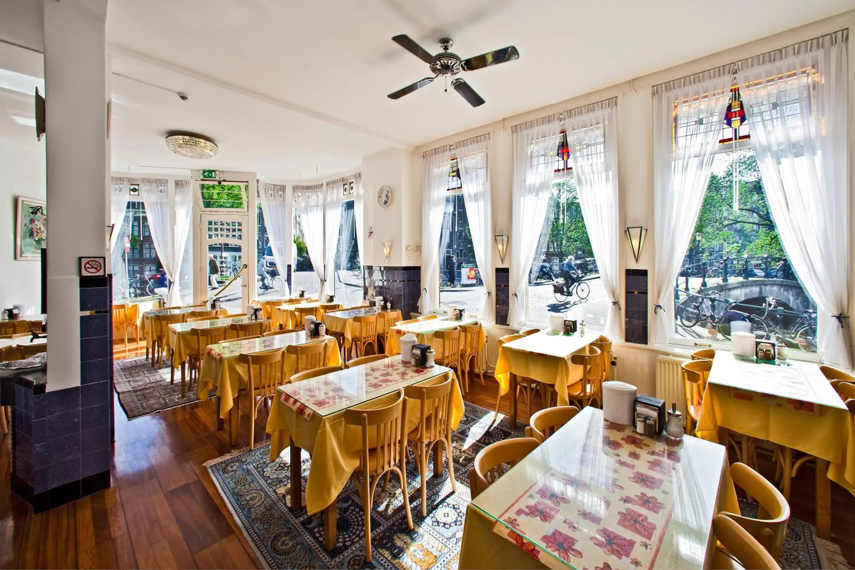 Restaurant/Places to Eat in Amsterdam Wiechmann Hotel