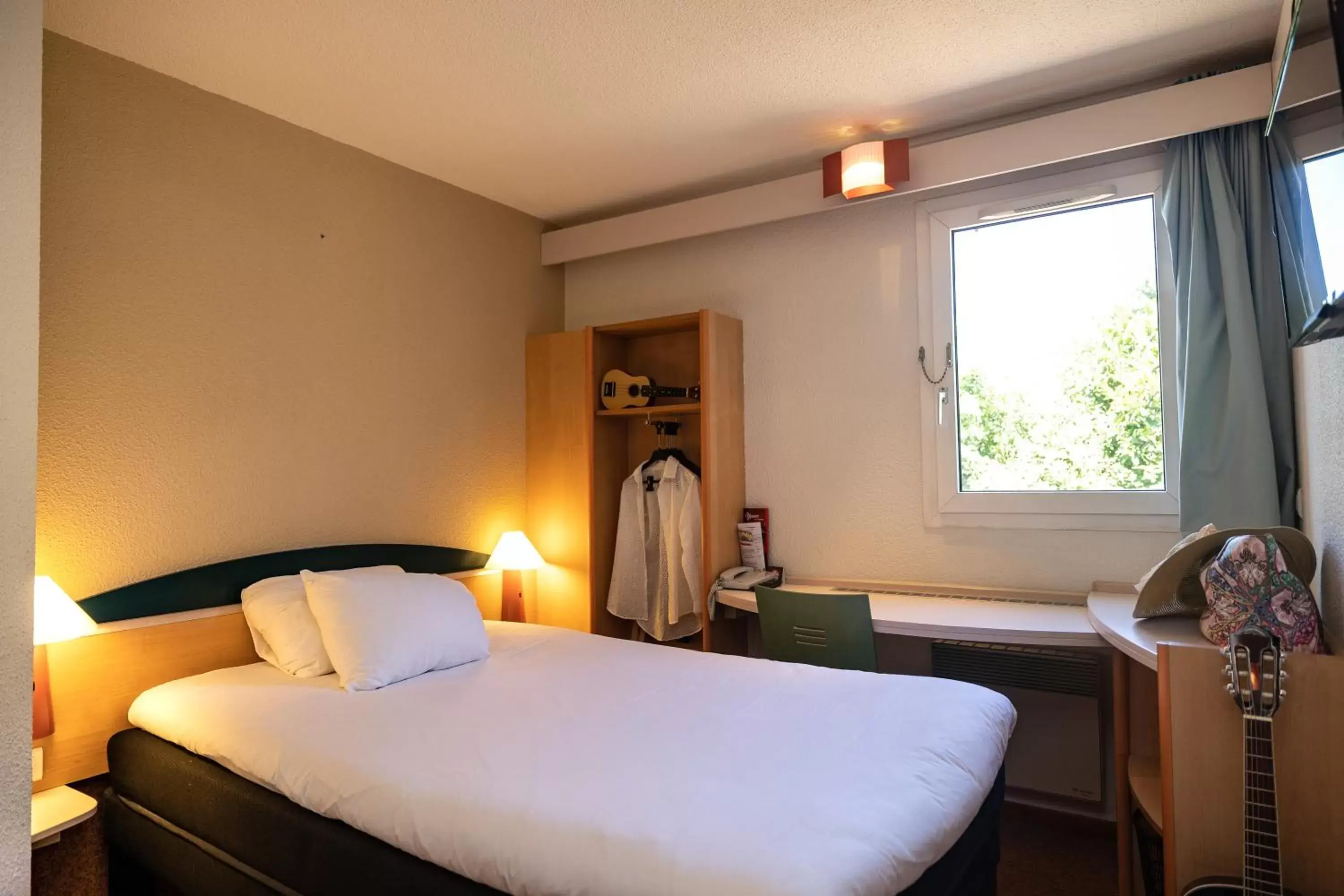 Bed in Hotel ibis Autun