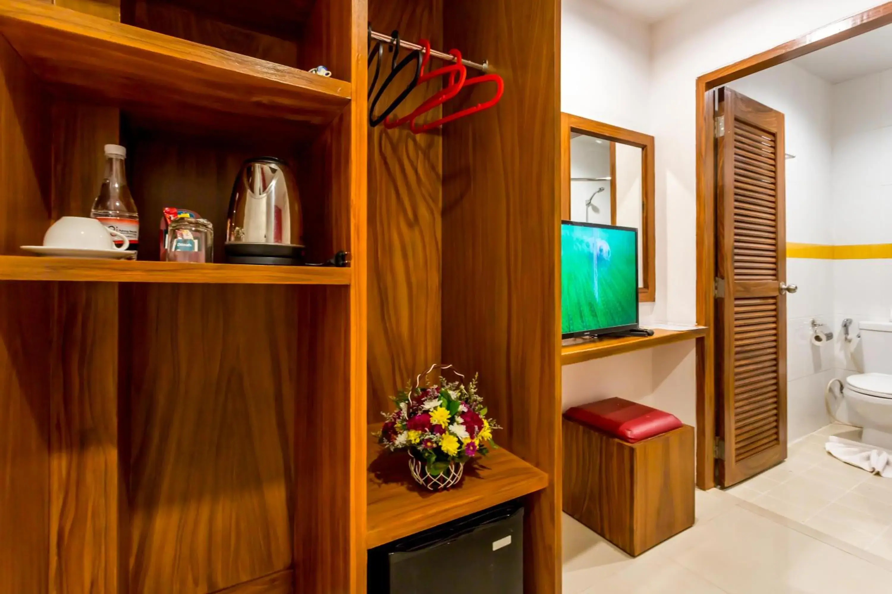 wardrobe, TV/Entertainment Center in PJ Patong Resortel