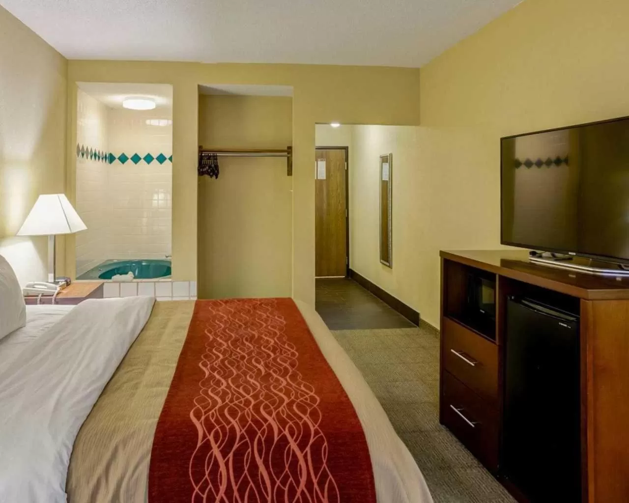 Bed in Comfort Inn Lexington I-75