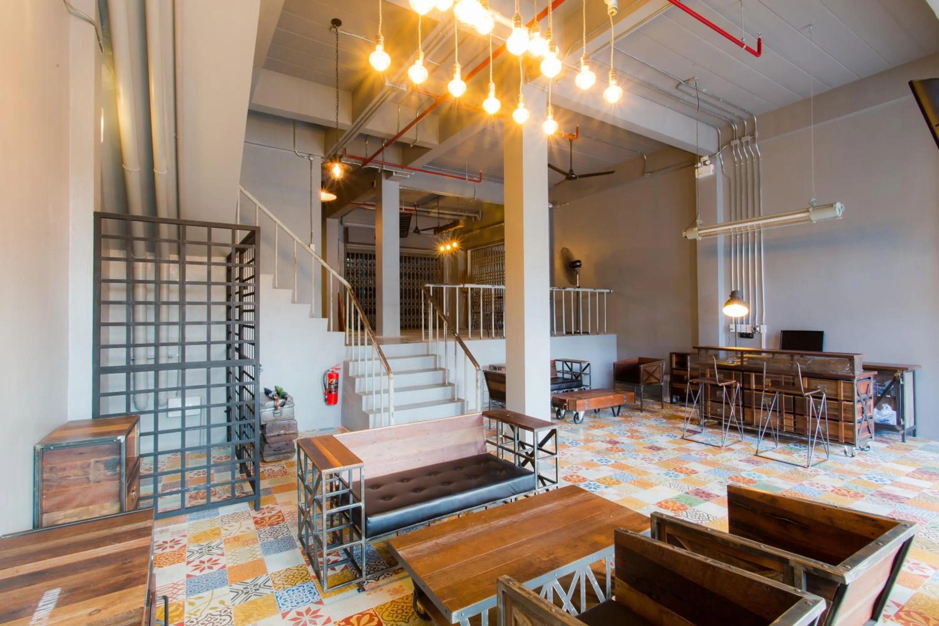 Communal lounge/ TV room in Bloo Hostel