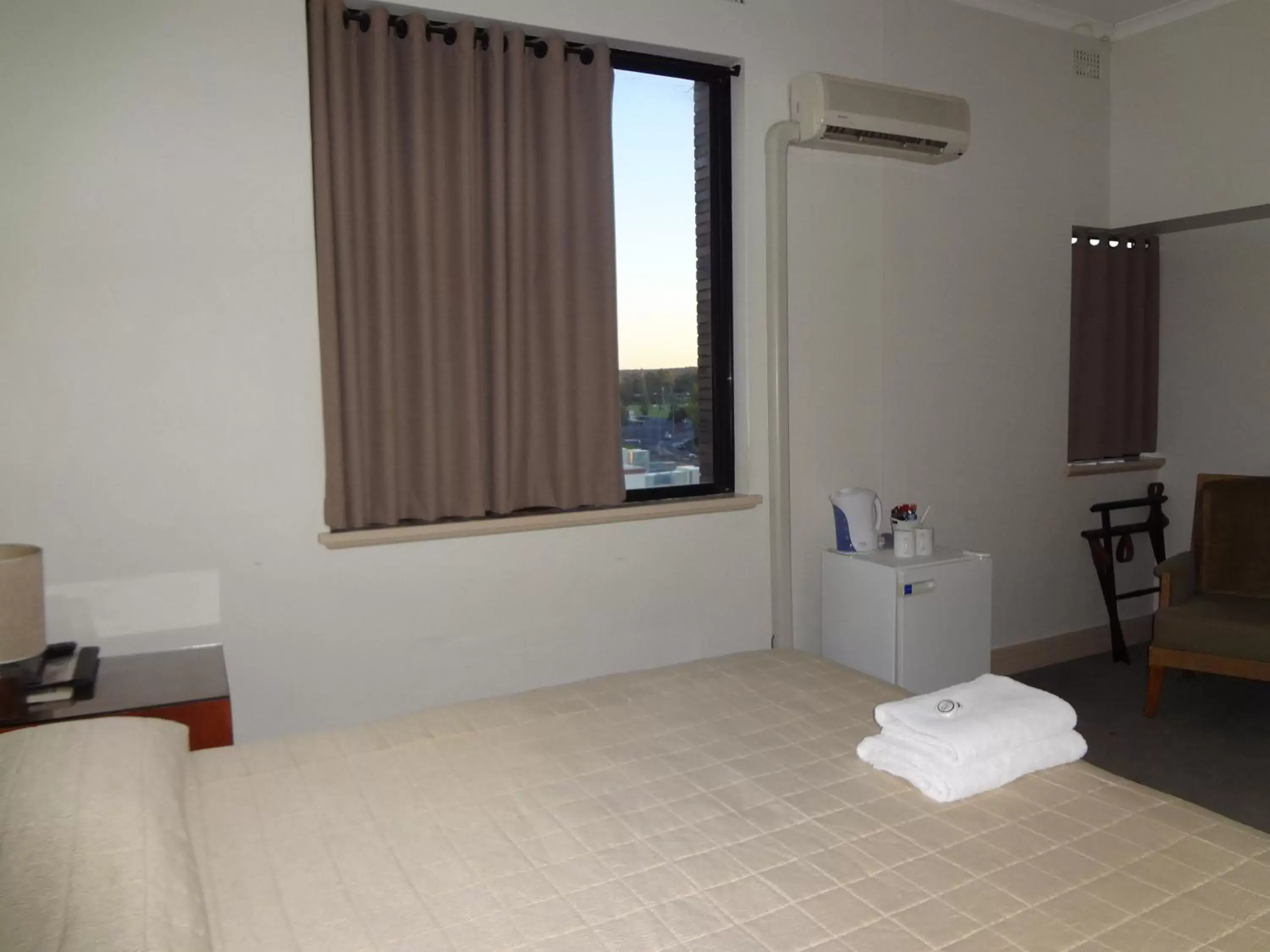 Photo of the whole room in Amaroo Hotel Dubbo Photo of the whole room in Amaroo Hotel Dubbo