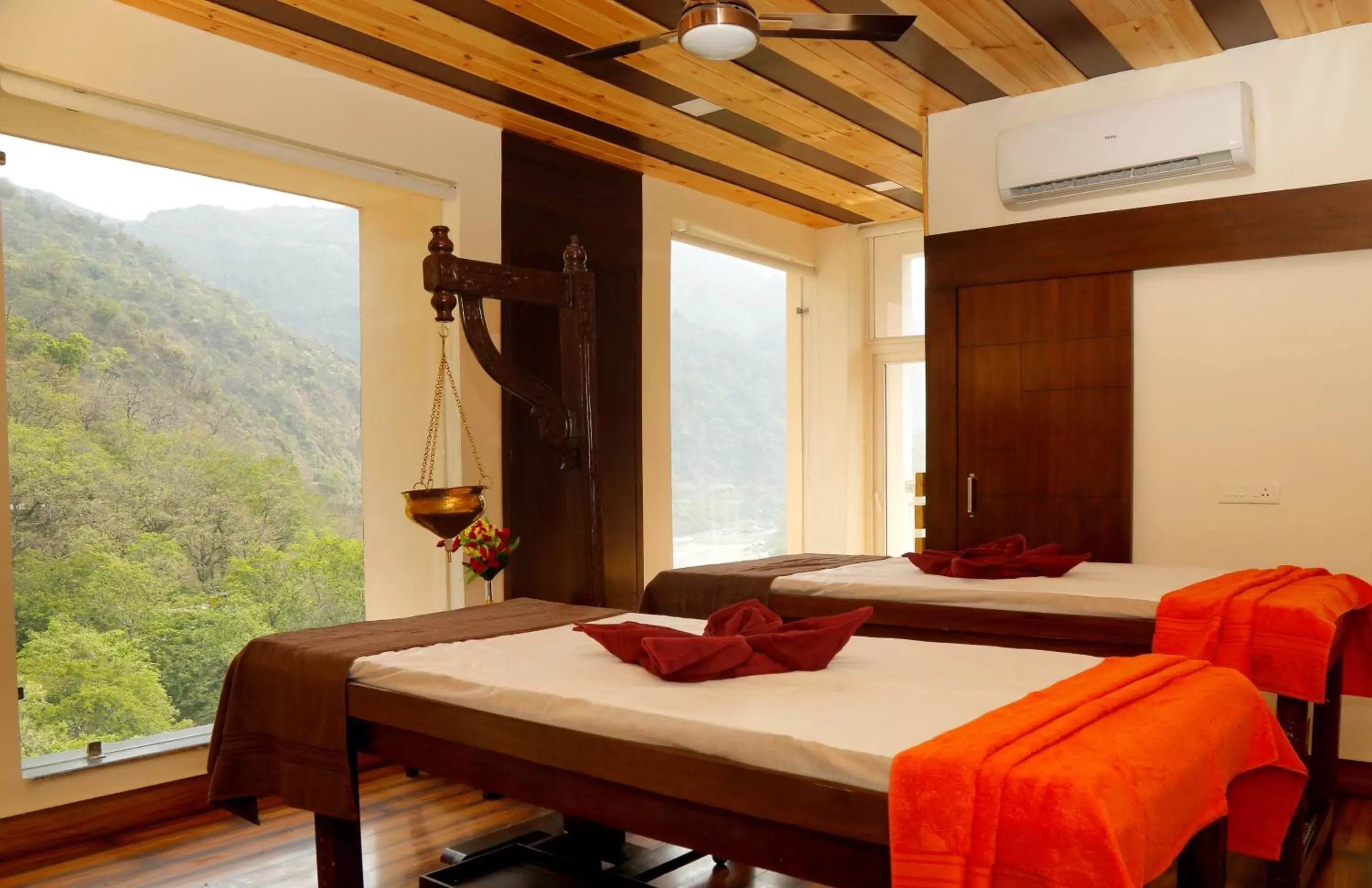 Massage, Bed in Kamay The Grand Alova Massage, Bed in Kamay The Grand Alova