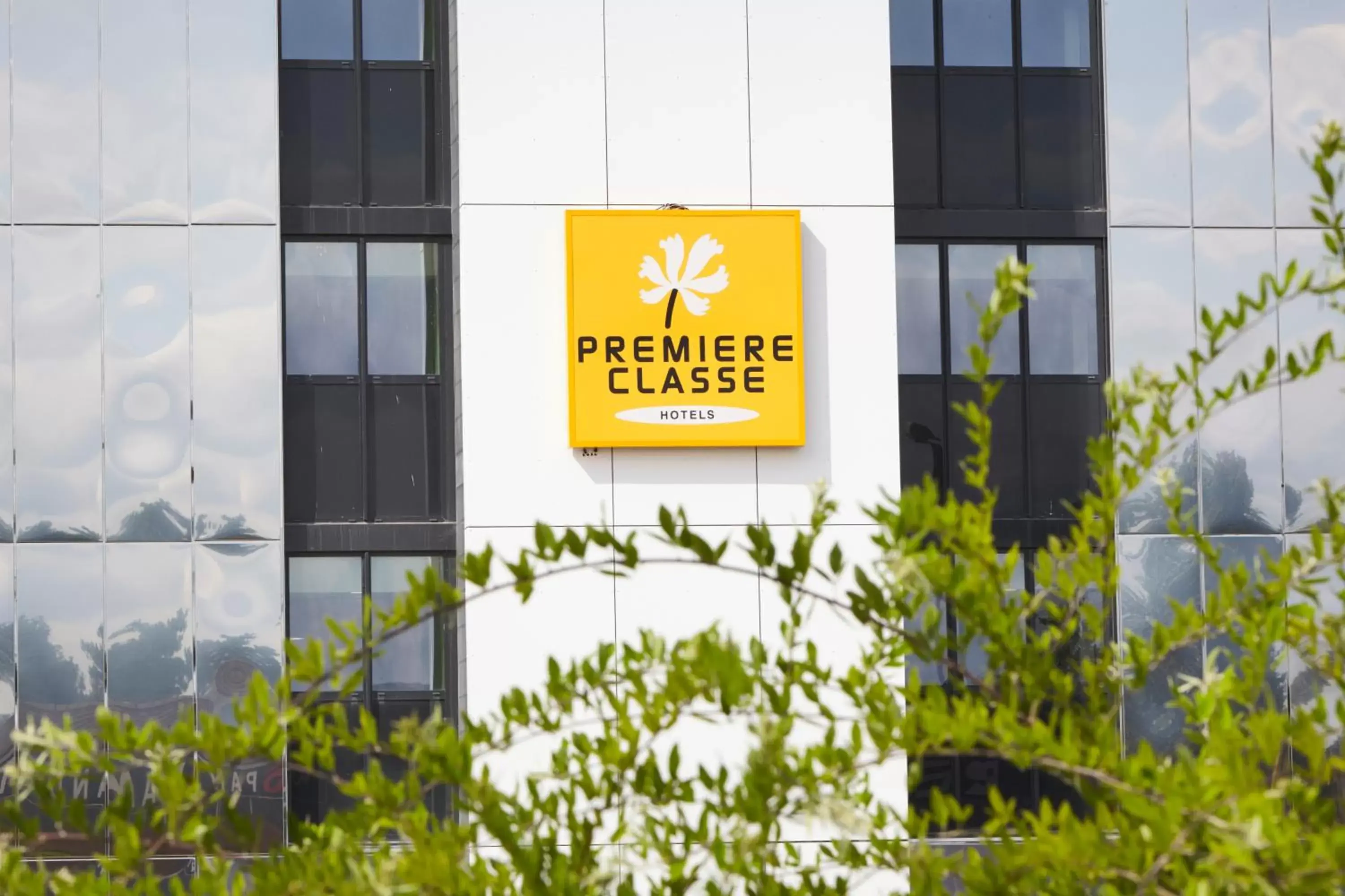 Facade/entrance, Property Logo/Sign in Premiere Classe Bordeaux Ouest - Mérignac Aéroport