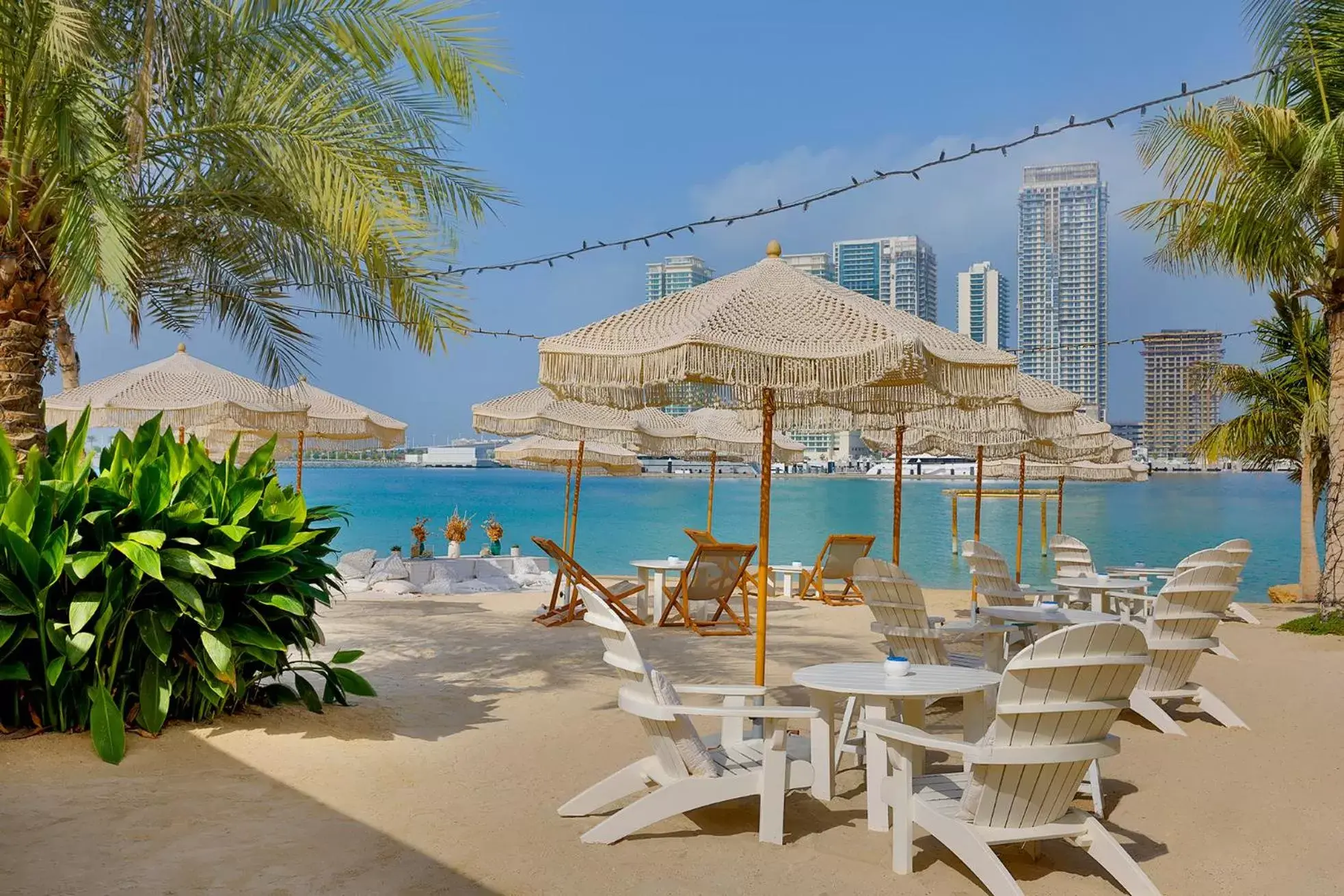 Restaurant/places to eat, Beach in W Dubai - Mina Seyahi, Adults Only