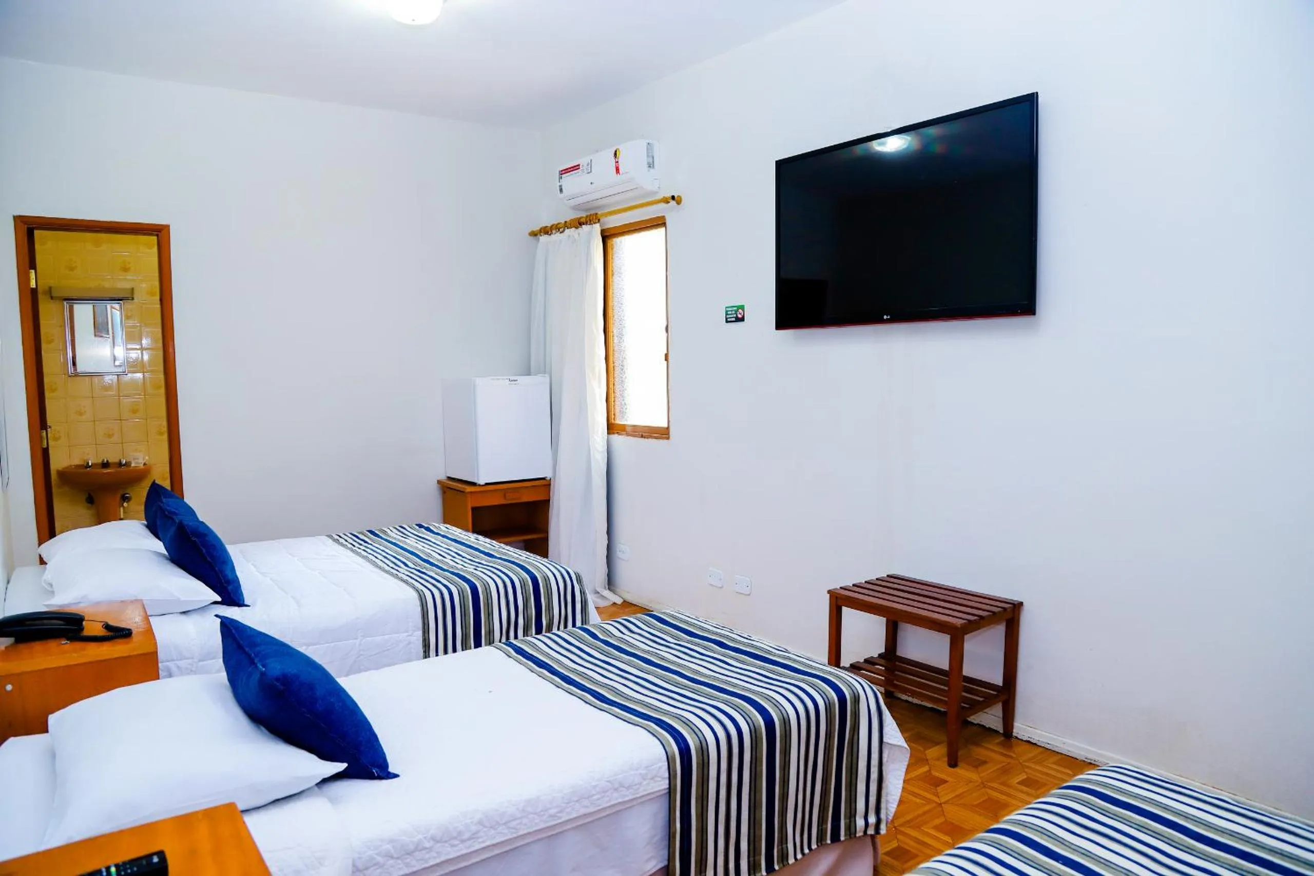 Communal lounge/ TV room, Bed in VOA Hotel Rezende