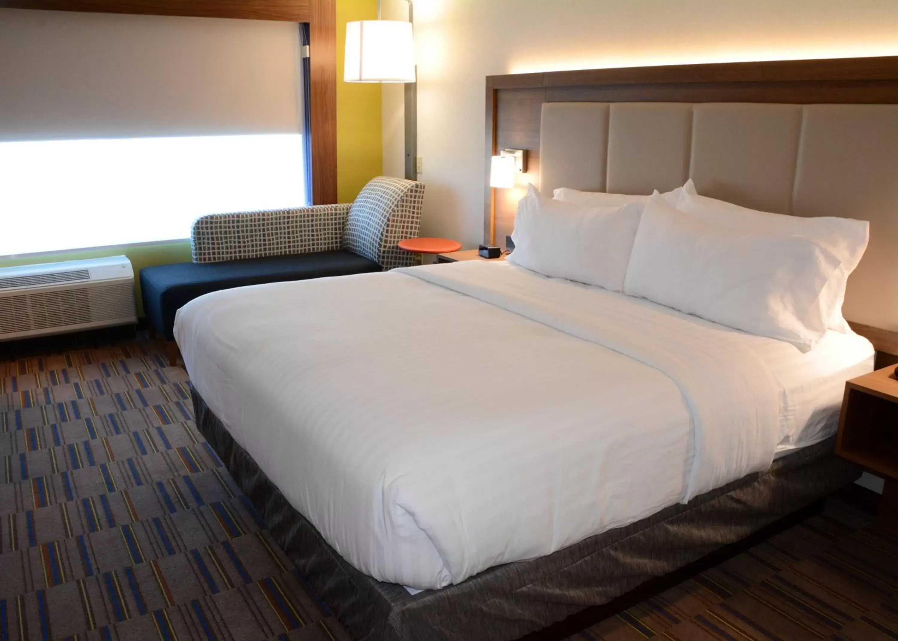 Photo of the whole room, Bed in Holiday Inn Express & Suites - Pittsburgh - Monroeville, an IHG Hotel