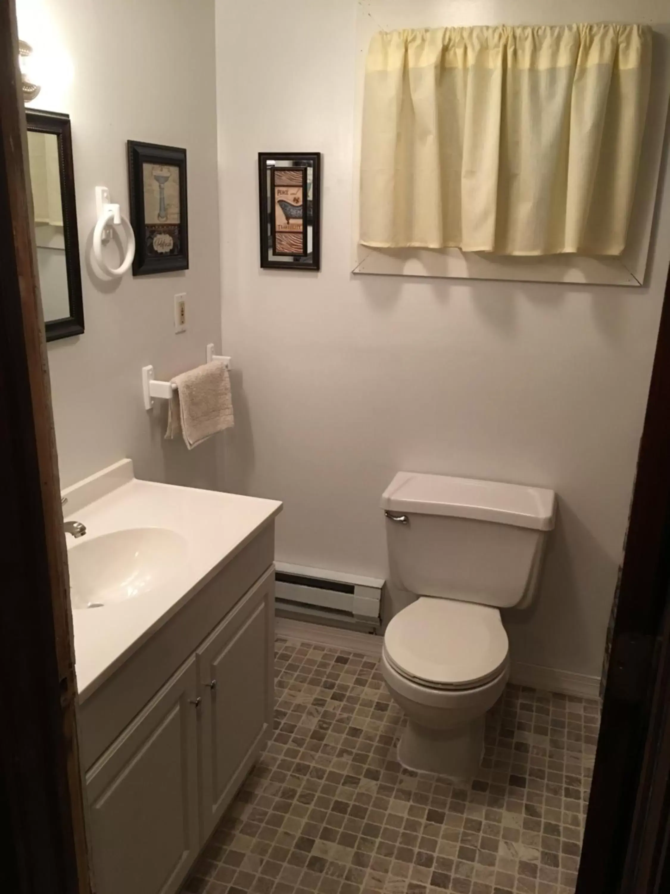 Bathroom in Echo Valley Cottages