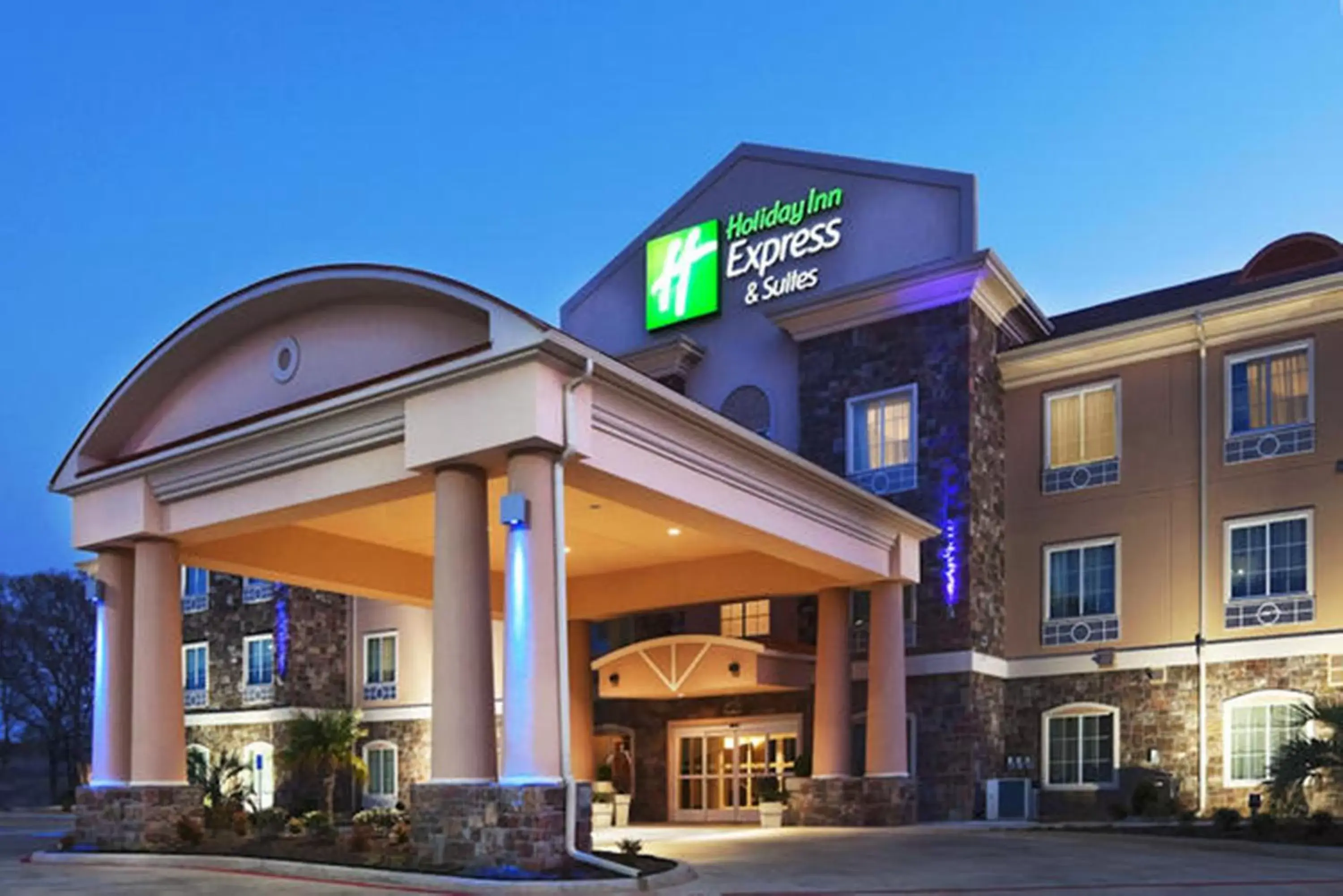 Property Building in Holiday Inn Express Hotels & Suites Jacksonville, an IHG Hotel