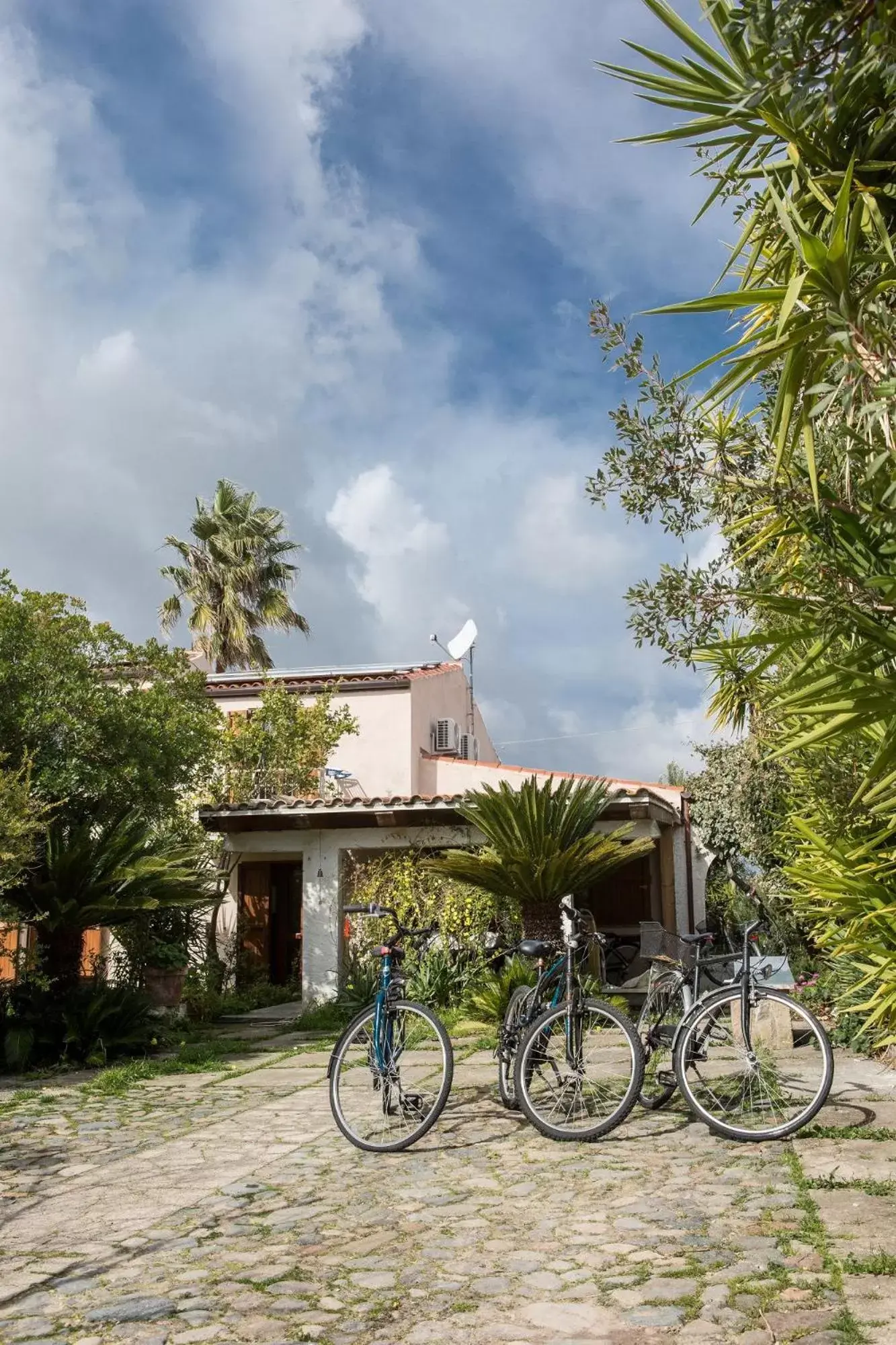 Activities, Property Building in Alghero in bicicletta