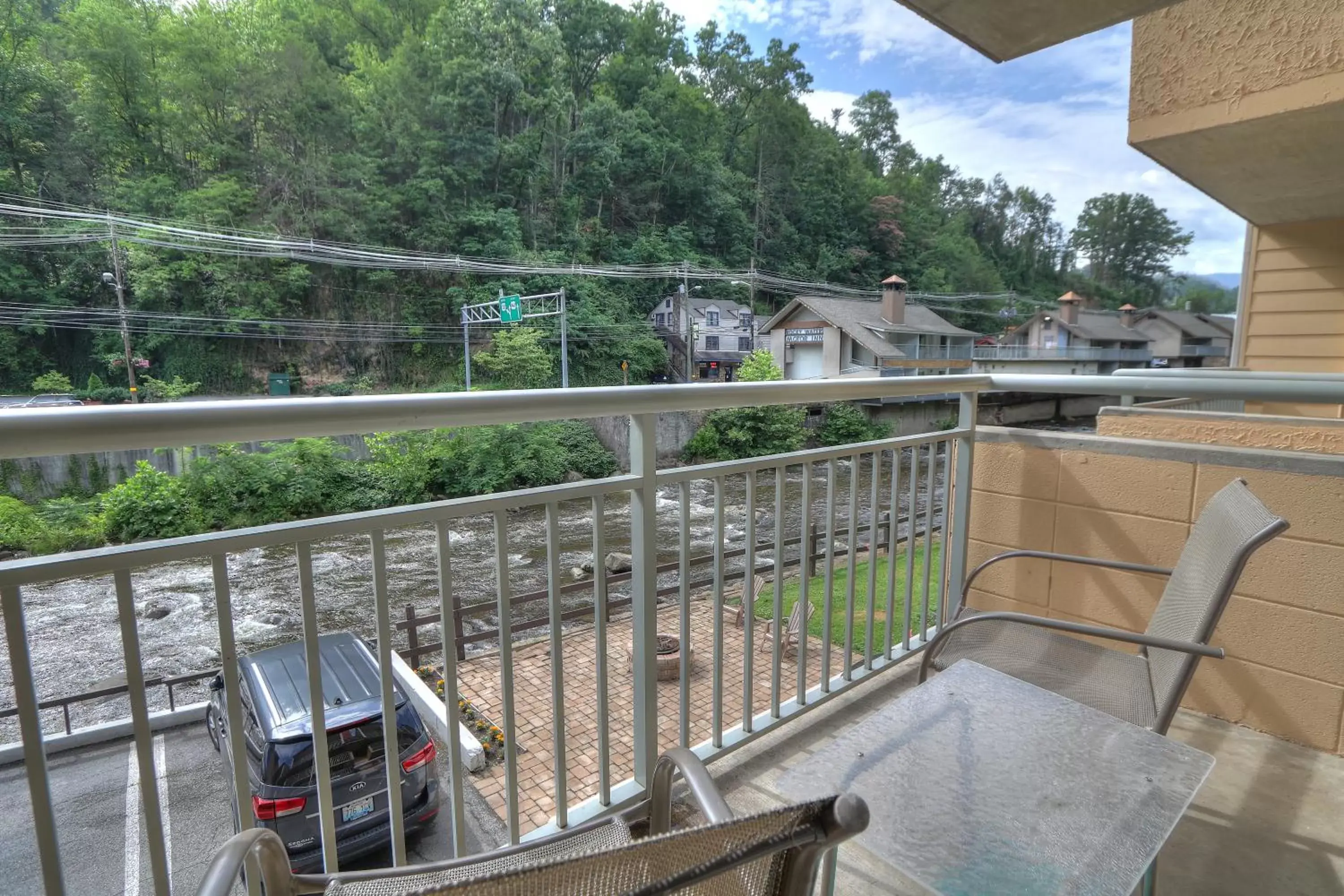 Mountain view, Balcony/Terrace in Gatlinburg River Inn