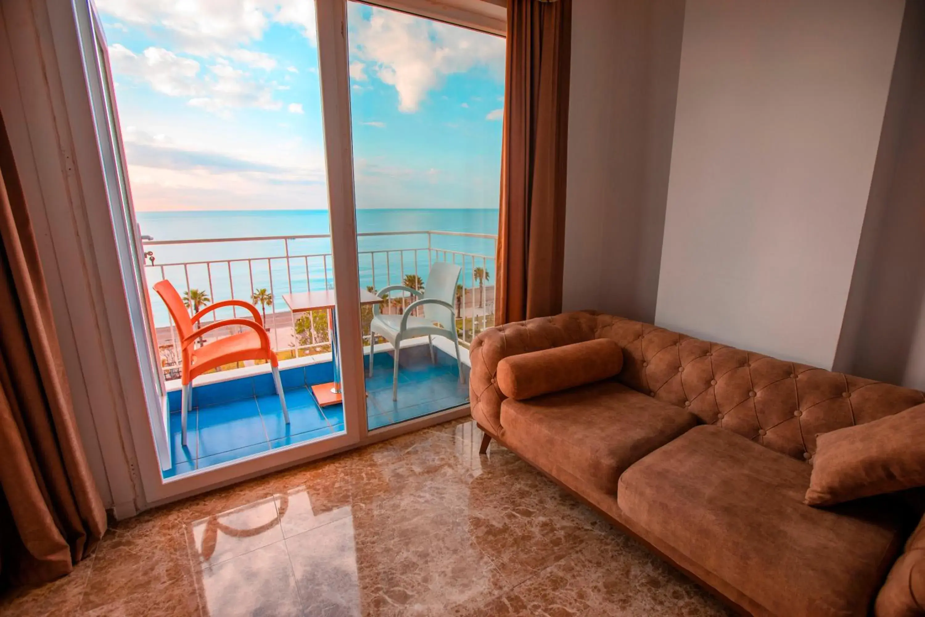 Living room, Pool View in Kristal Beach Hotel