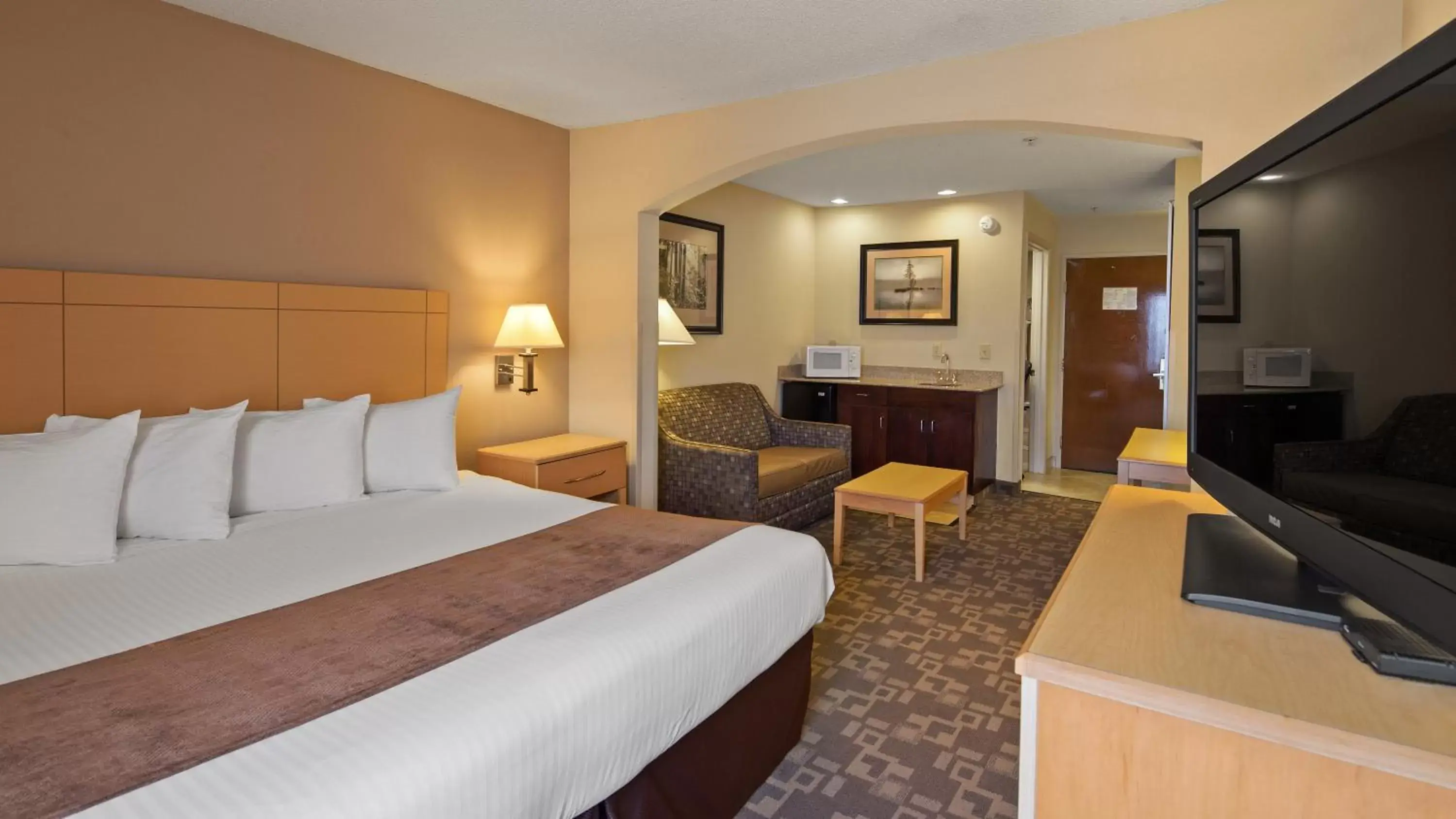 Bedroom, Bed in SureStay Plus Hotel by Best Western Roanoke Rapids I-95