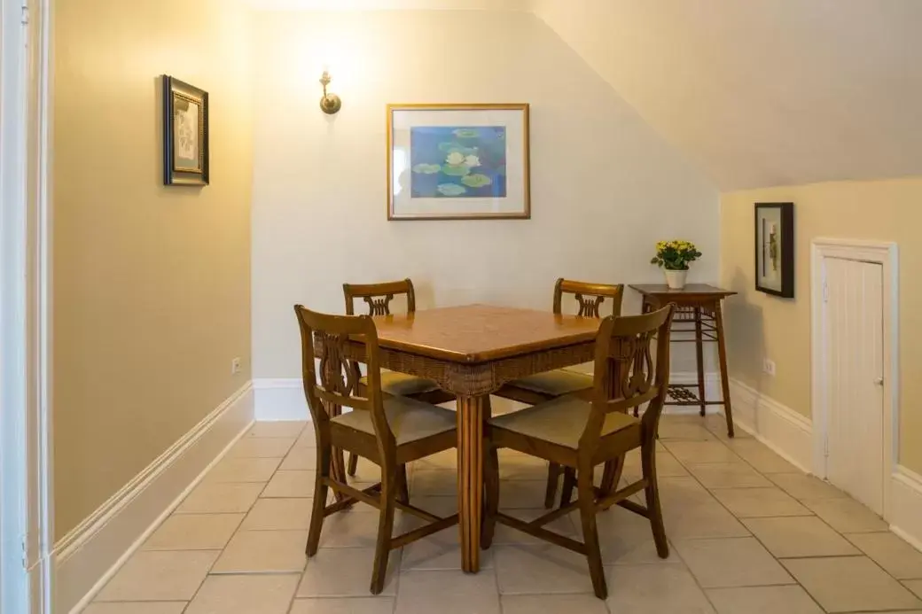 Dining Area in Grey Gables Inn