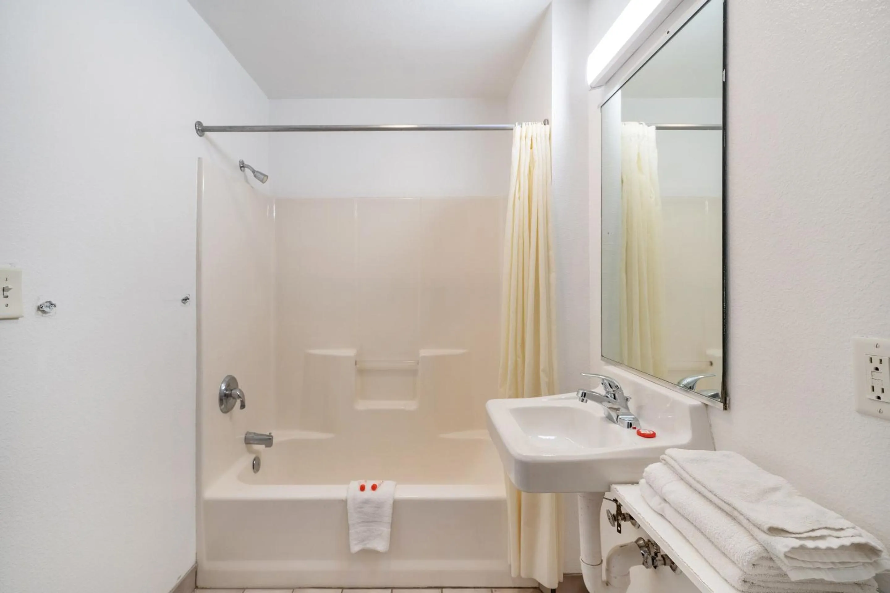 Bathroom in OYO Hotel San Antonio near AT&T Center