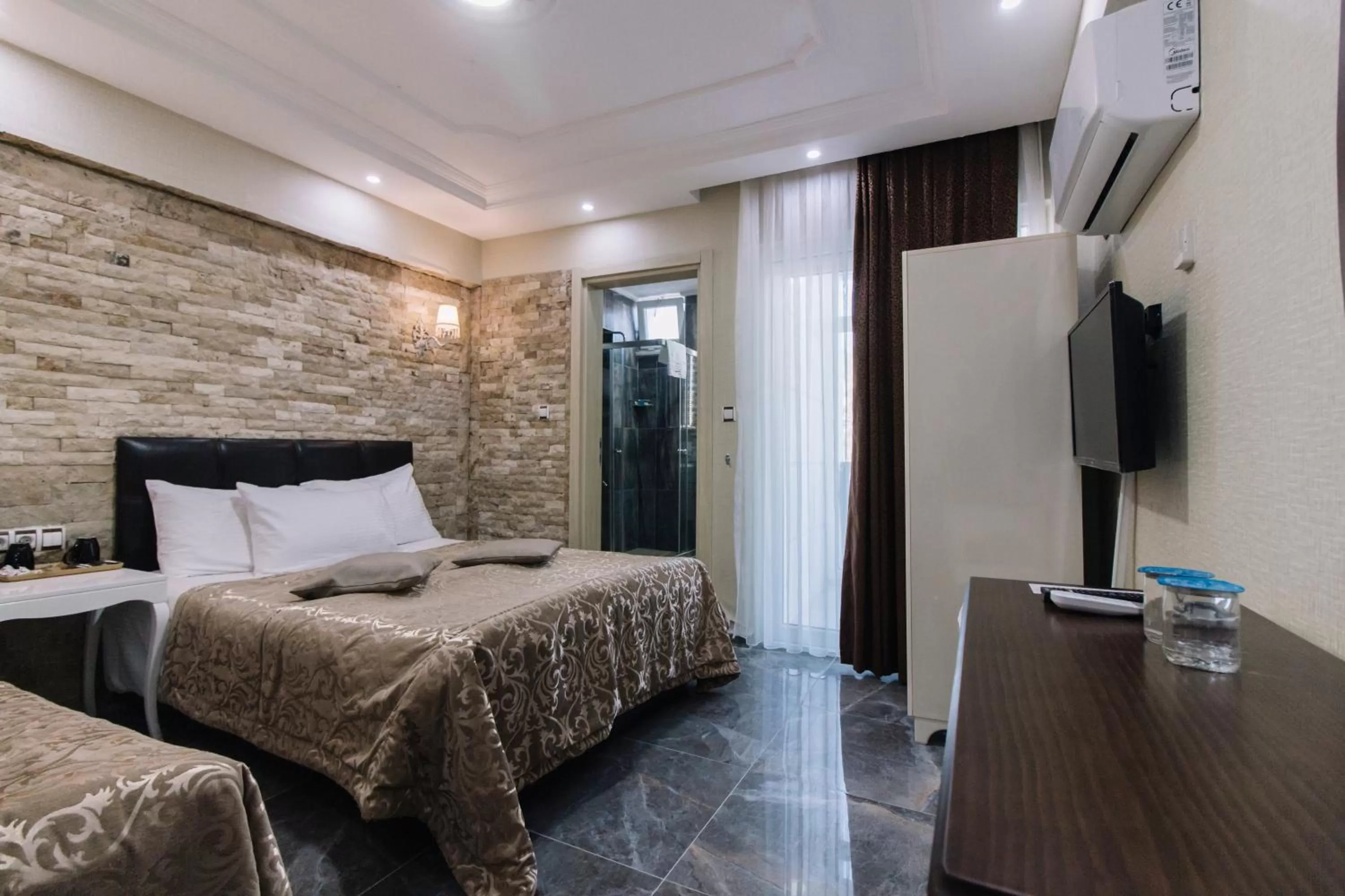 Bed in Melrose Pansiyon