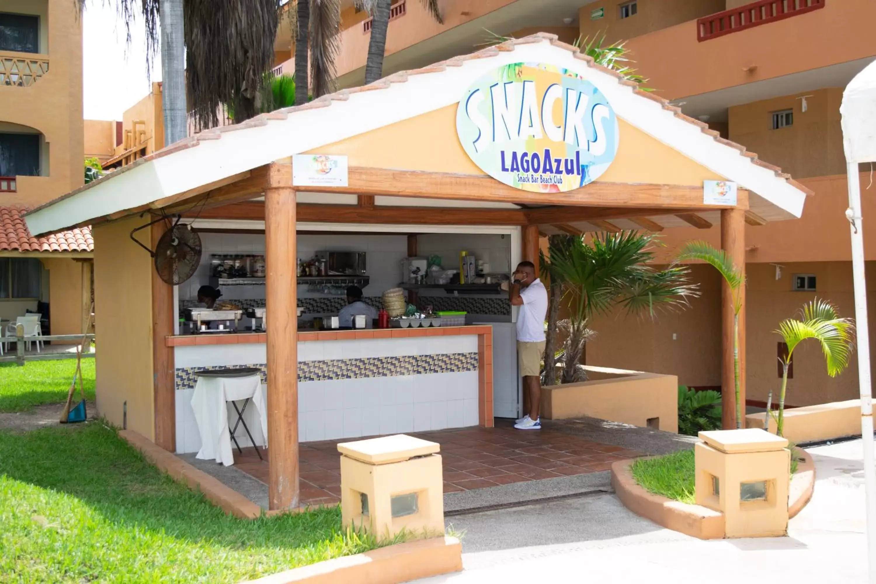Food and drinks in Costa de Oro Beach Hotel