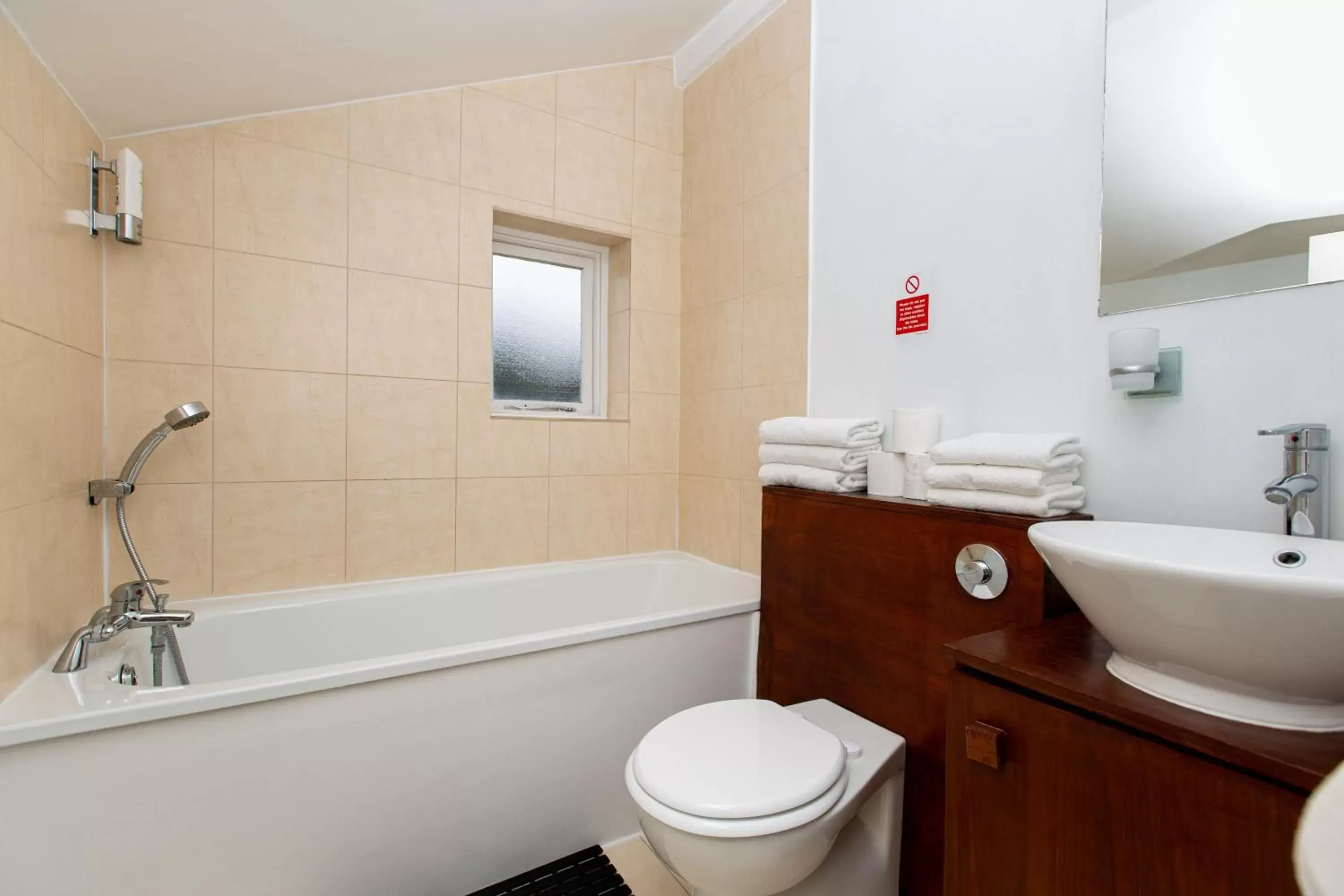 Bathroom in Islington Inn