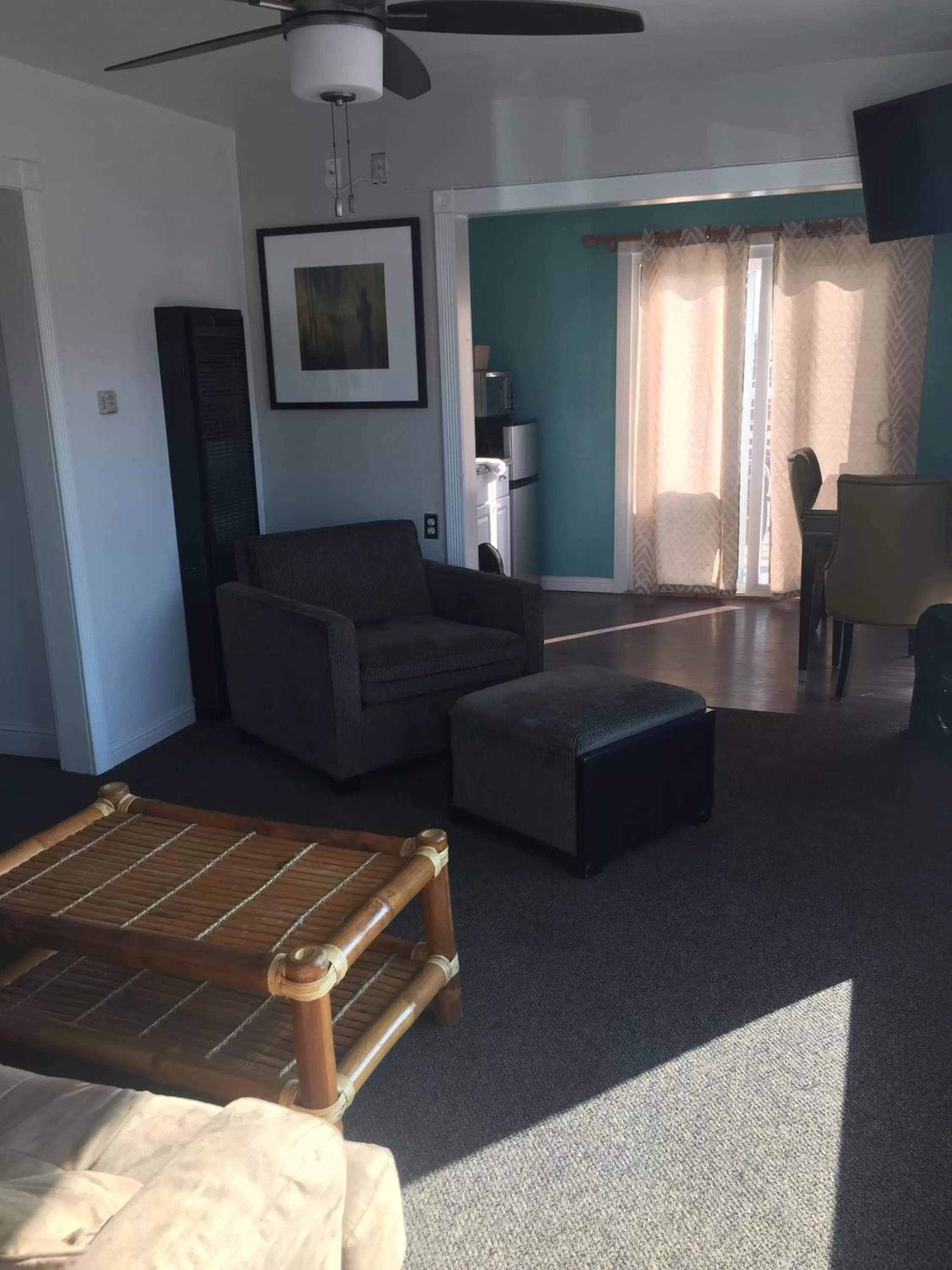 TV and multimedia in Dolphin Cove Motel