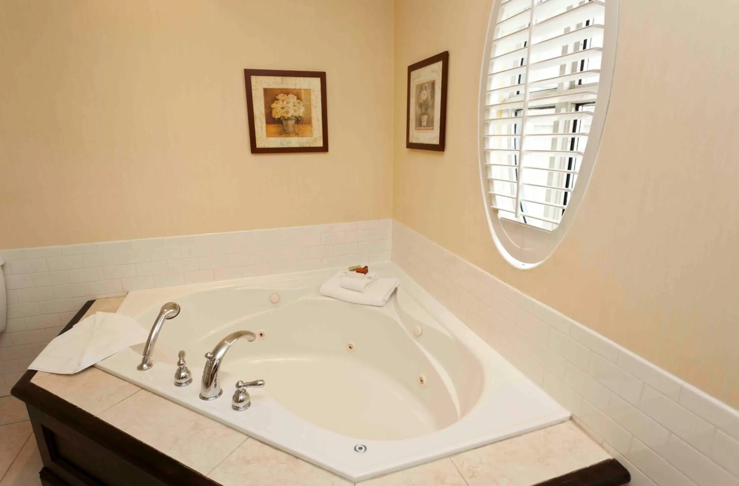 Bathroom in Le St-Martin Hotel & Suites