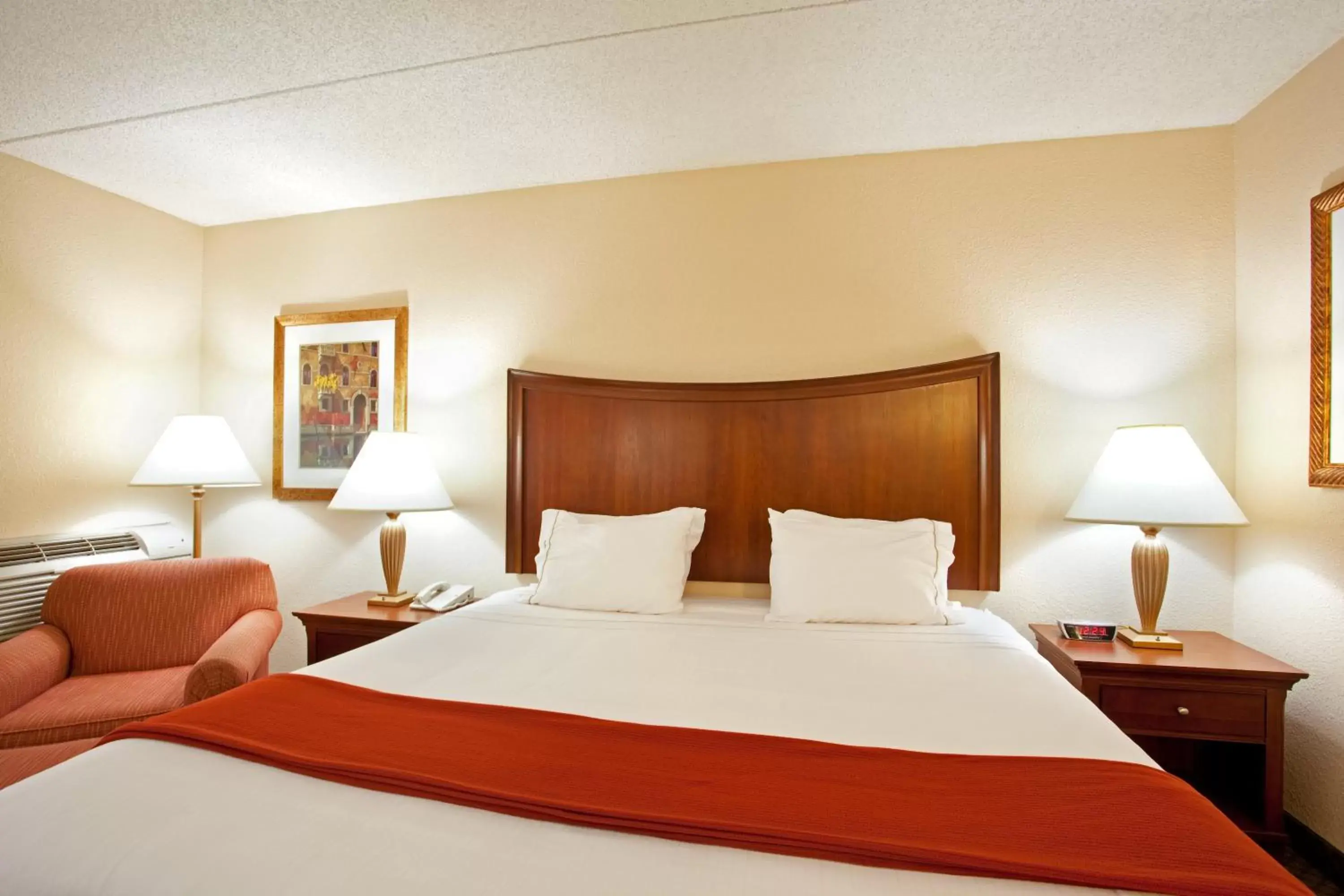 Photo of the whole room, Bed in Holiday Inn Express Milwaukee - West Medical Center, an IHG Hotel