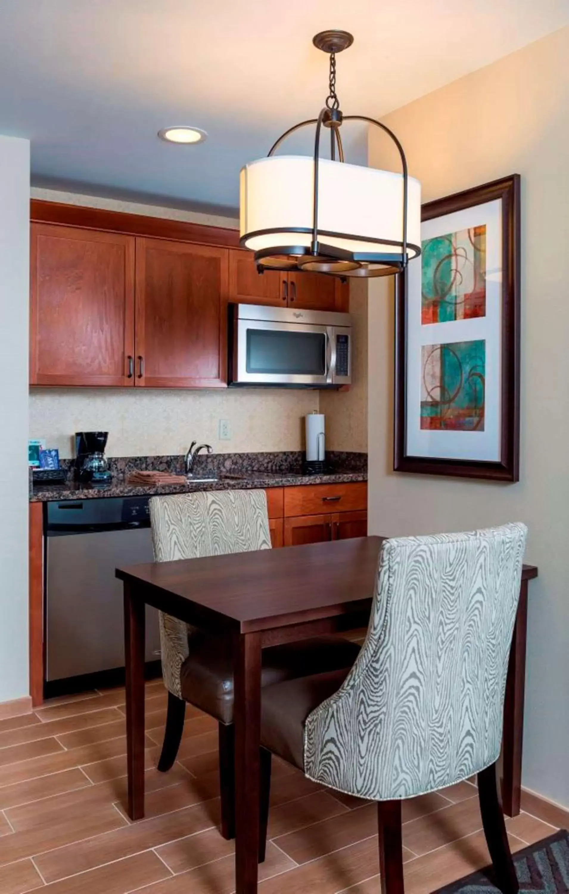 Bed, Kitchen/Kitchenette in Homewood Suites by Hilton Akron/Fairlawn