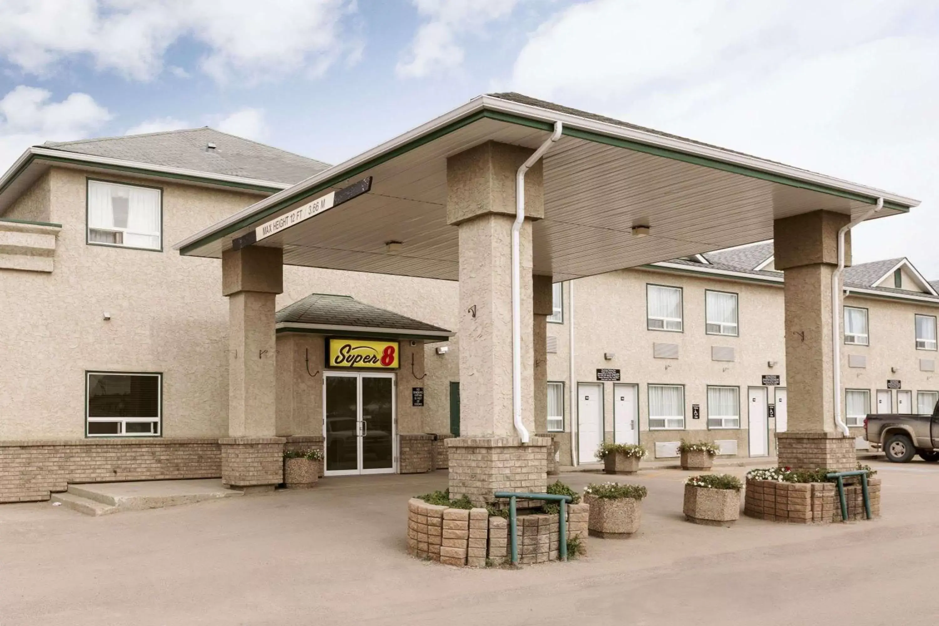 Property Building in Super 8 by Wyndham Drayton Valley