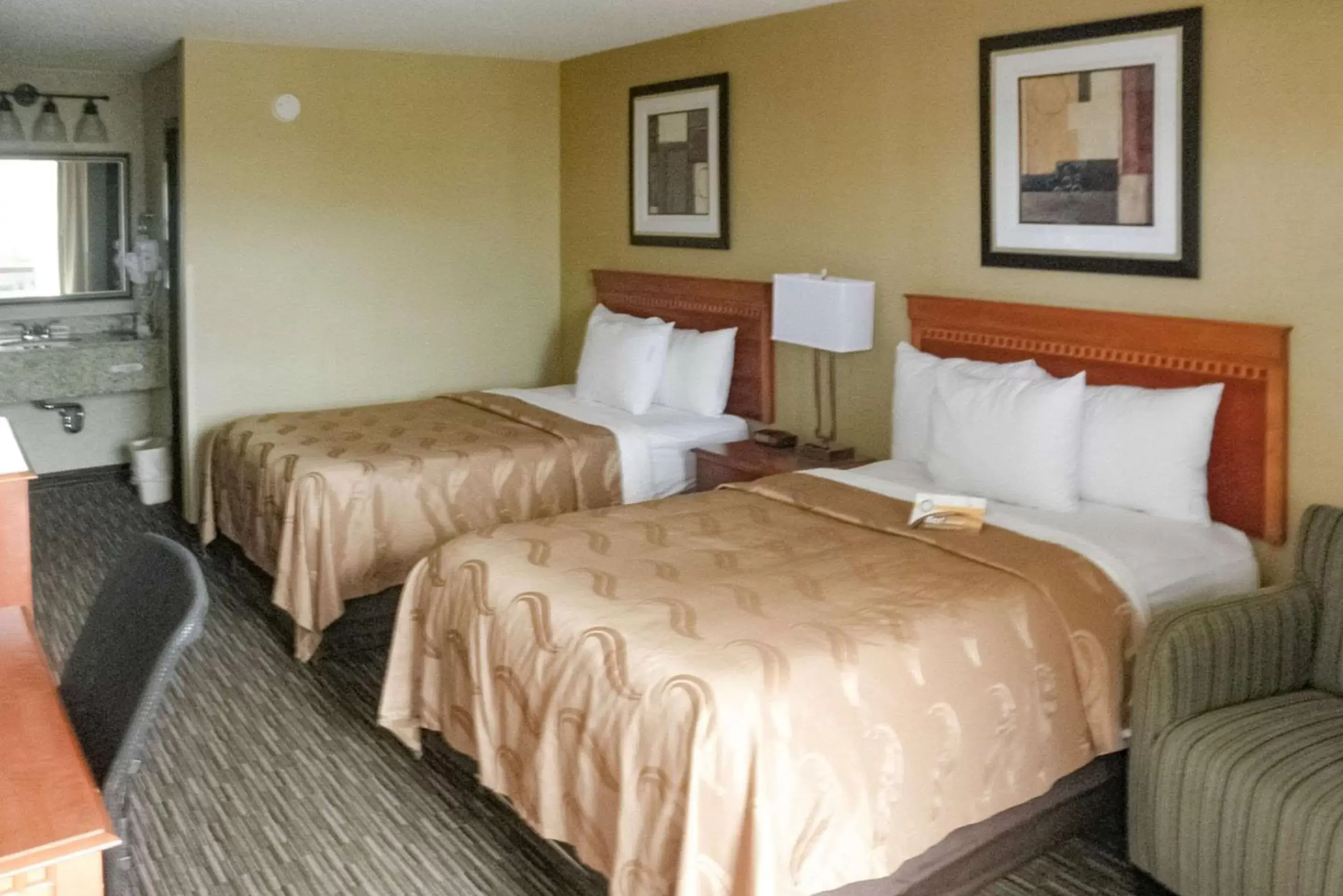 Photo of the whole room, Bed in Quality Inn Columbus, MS Photo of the whole room, Bed in Quality Inn Columbus, MS