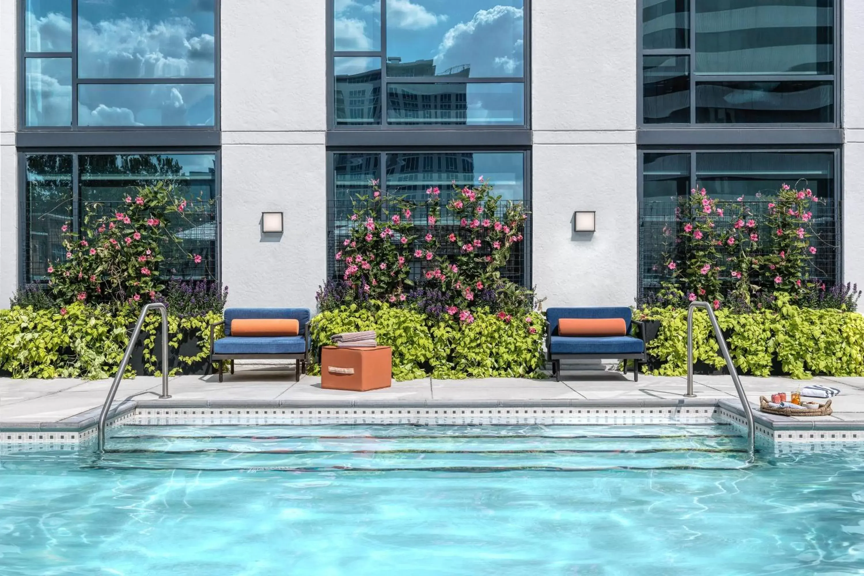 Swimming Pool in Le Méridien St. Louis Clayton