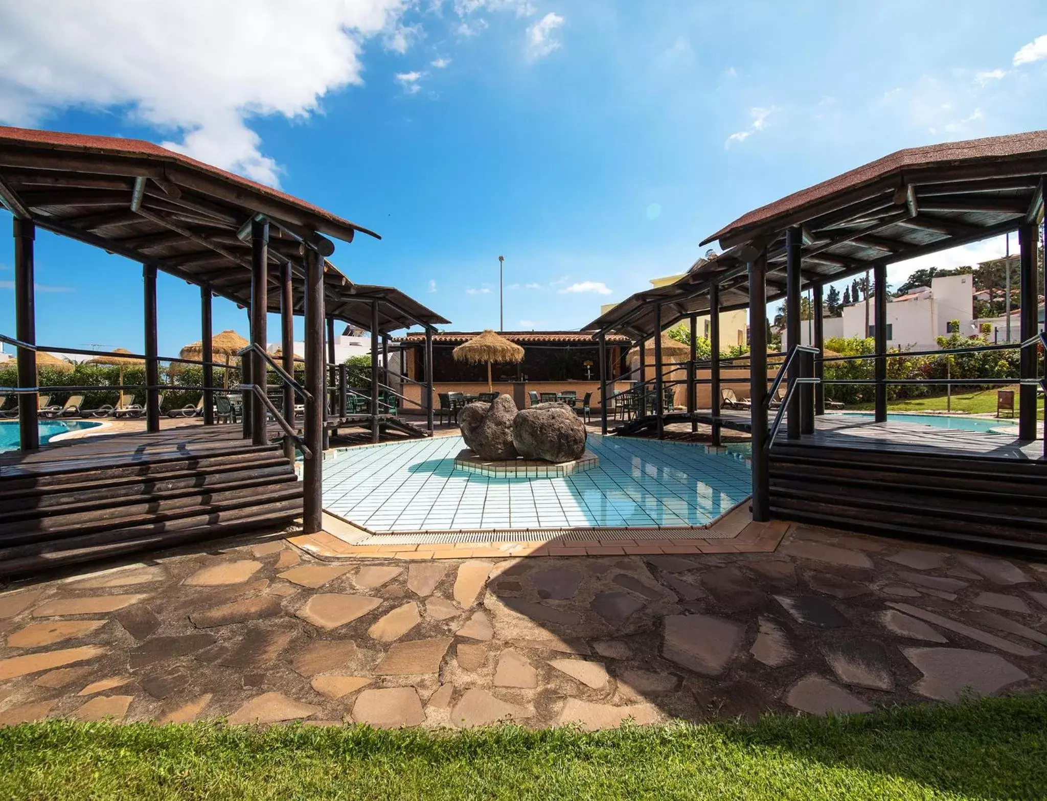 Lounge or bar, Swimming Pool in Dom Pedro Garajau