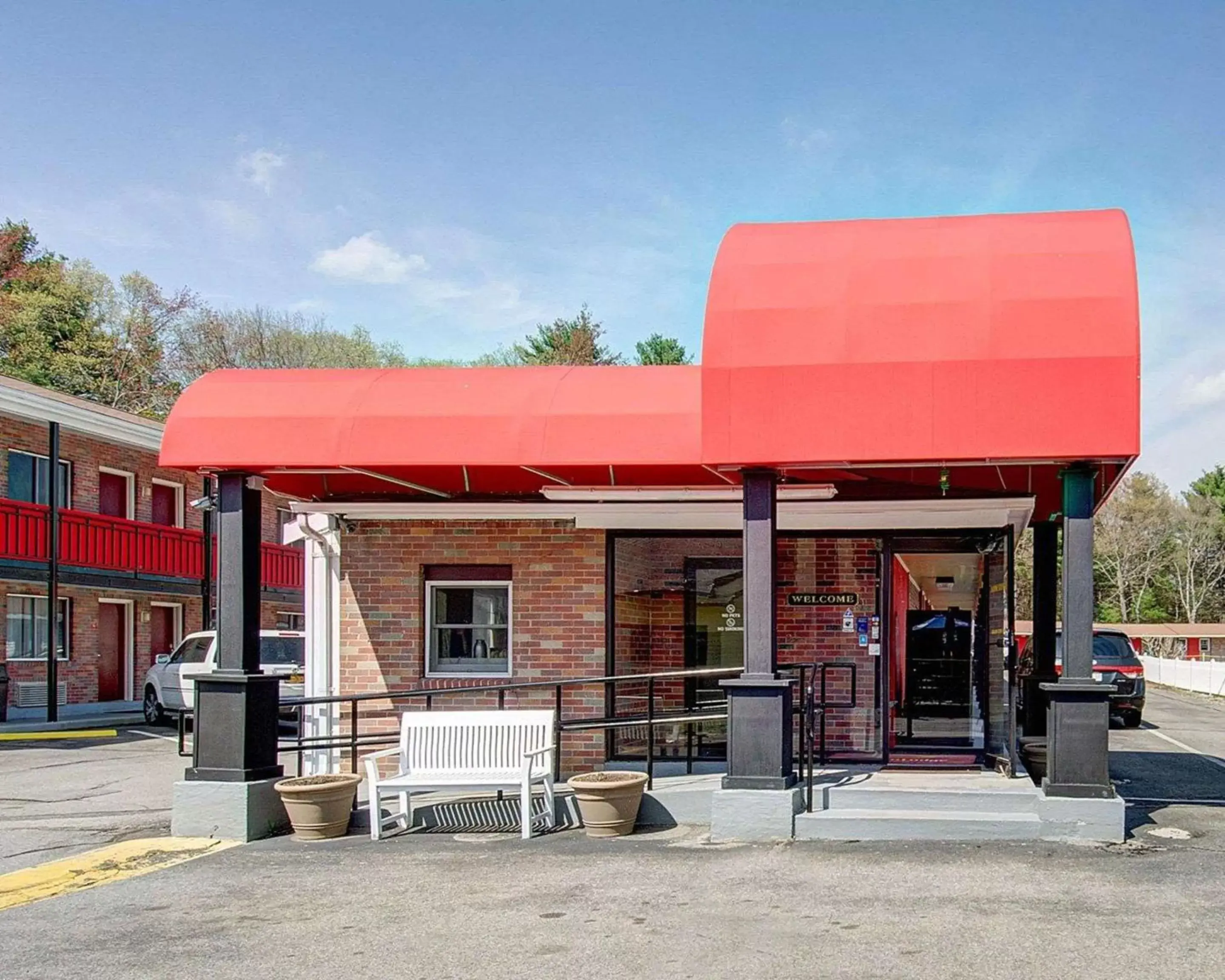 Property Building in Econo Lodge Sharon