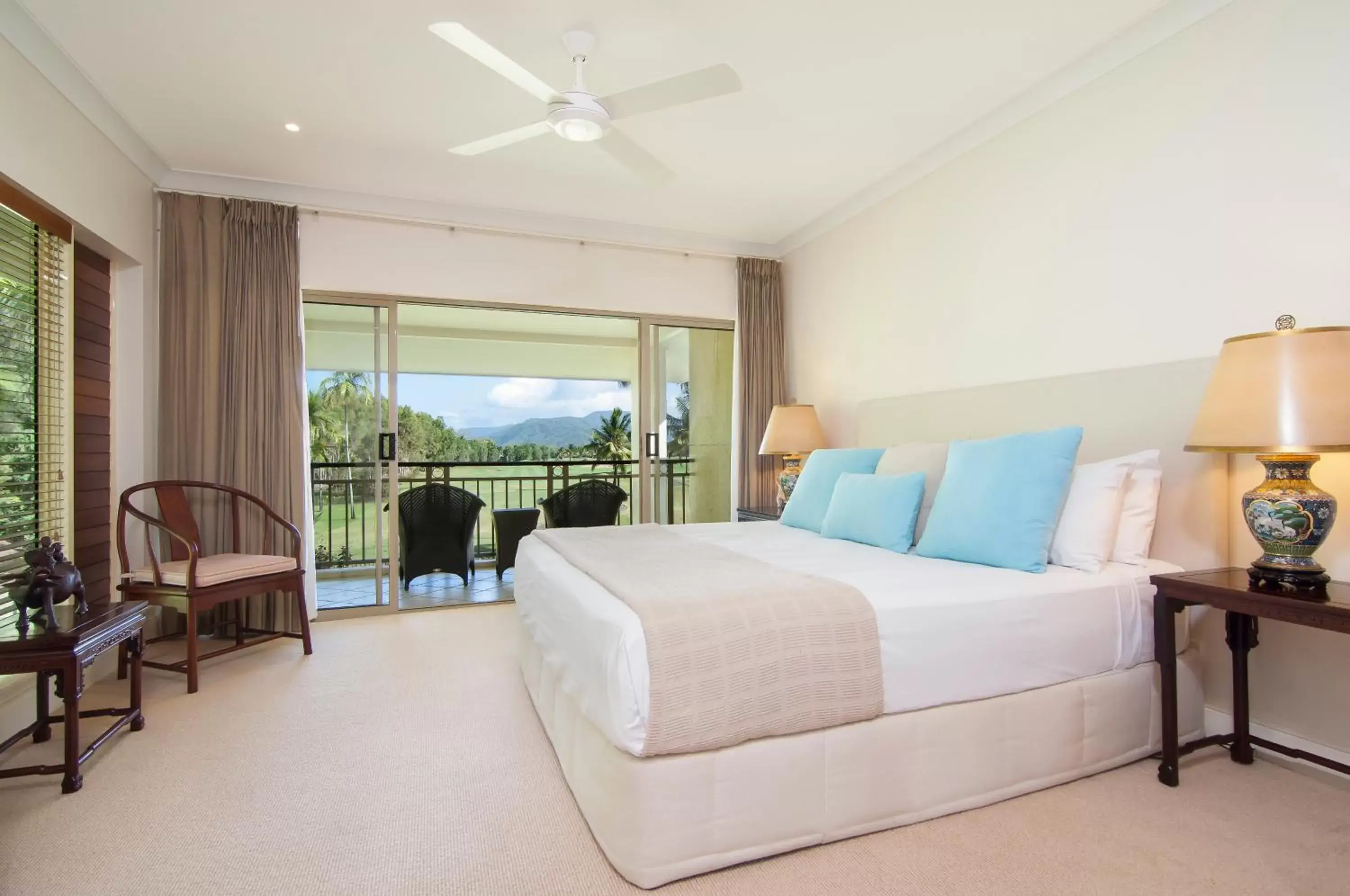 Bed in Paradise Links Resort Port Douglas