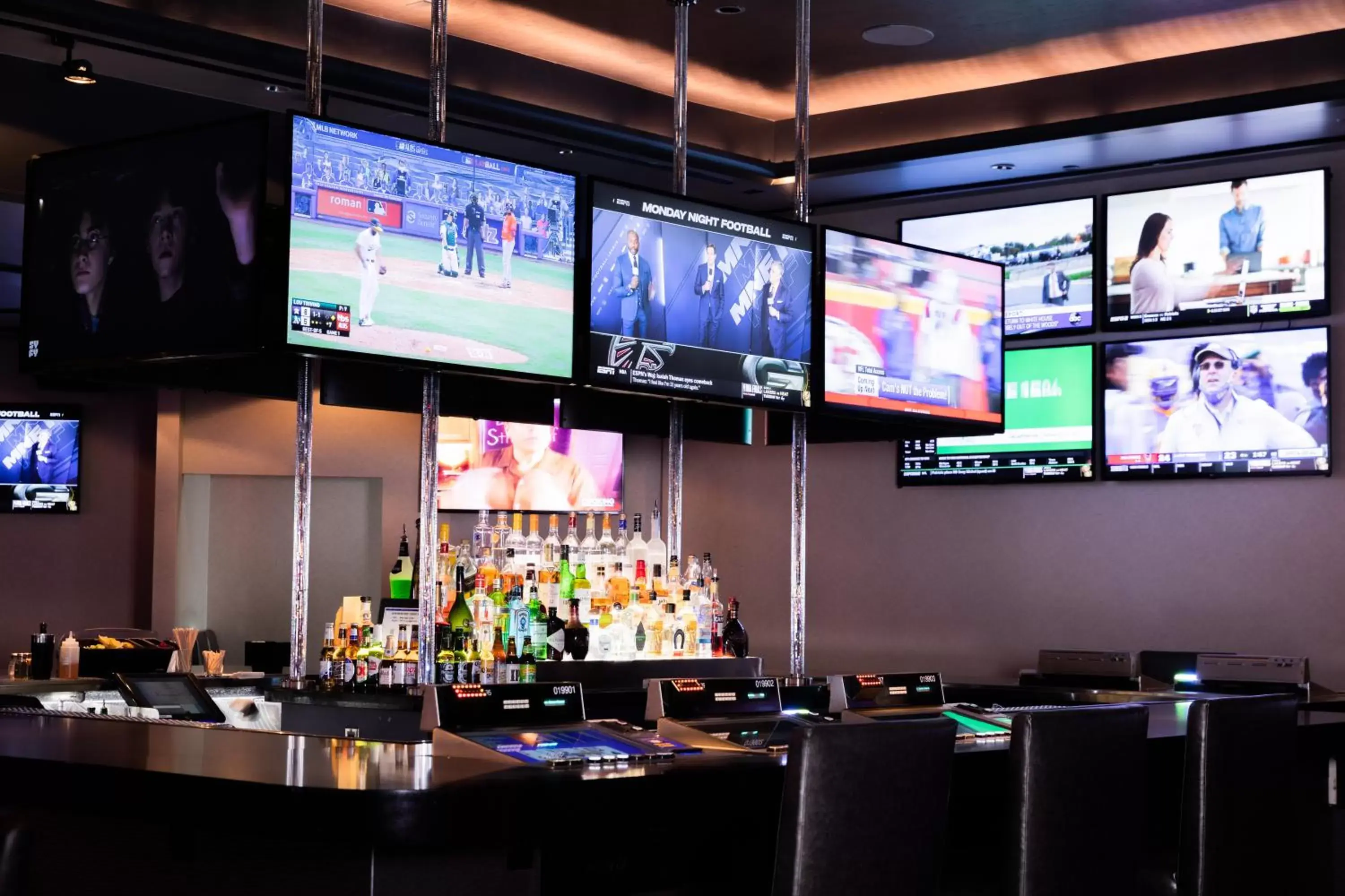 Lounge or bar, TV/Entertainment Center in Horseshoe Las Vegas formerly Bally's