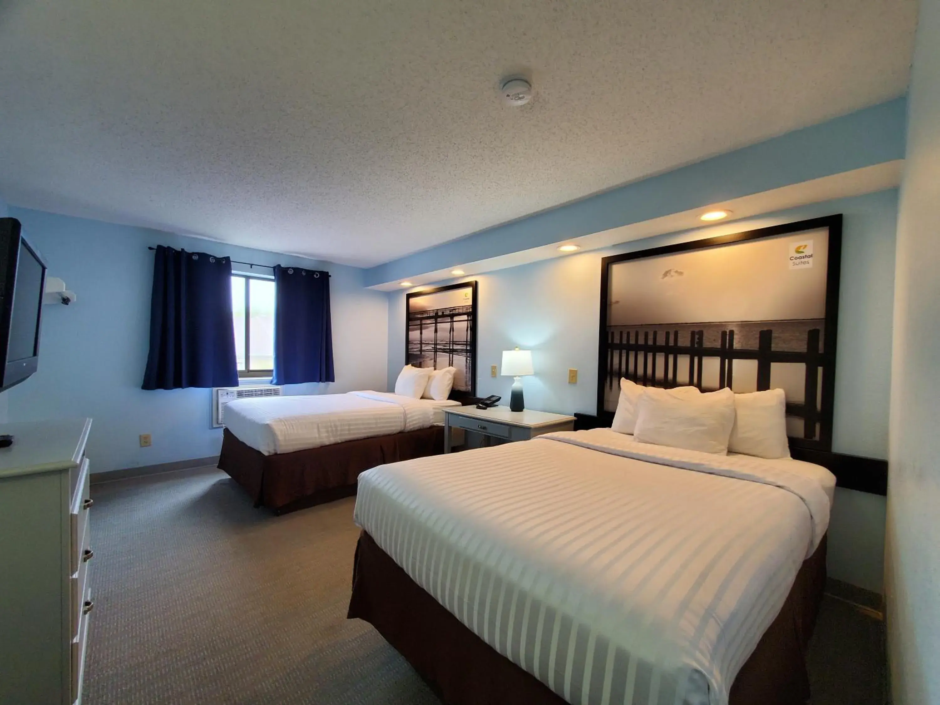 Photo of the whole room, Bed in Coastal Inn & Suites