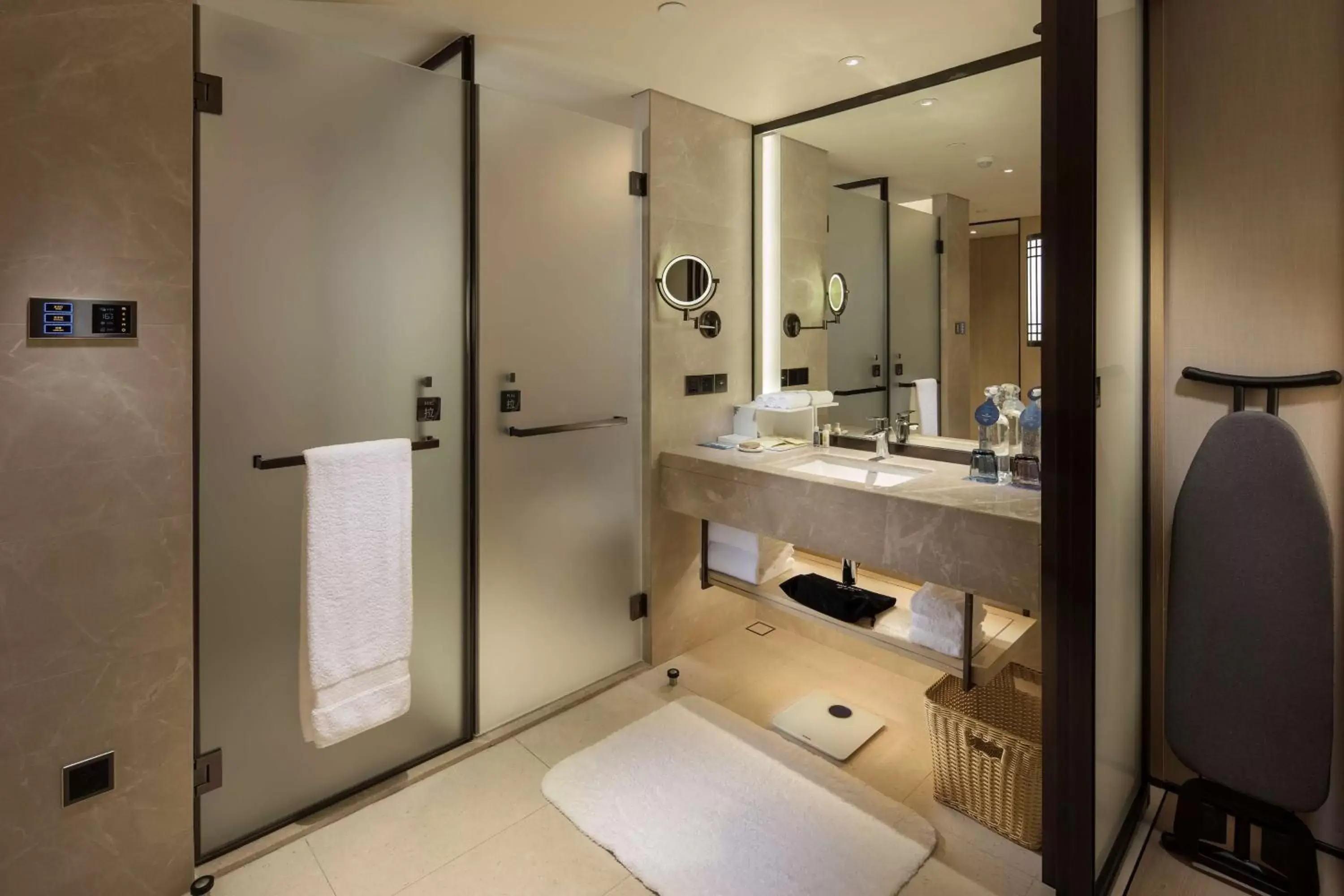 Bathroom in Hilton Shenzhen Shekou Nanhai