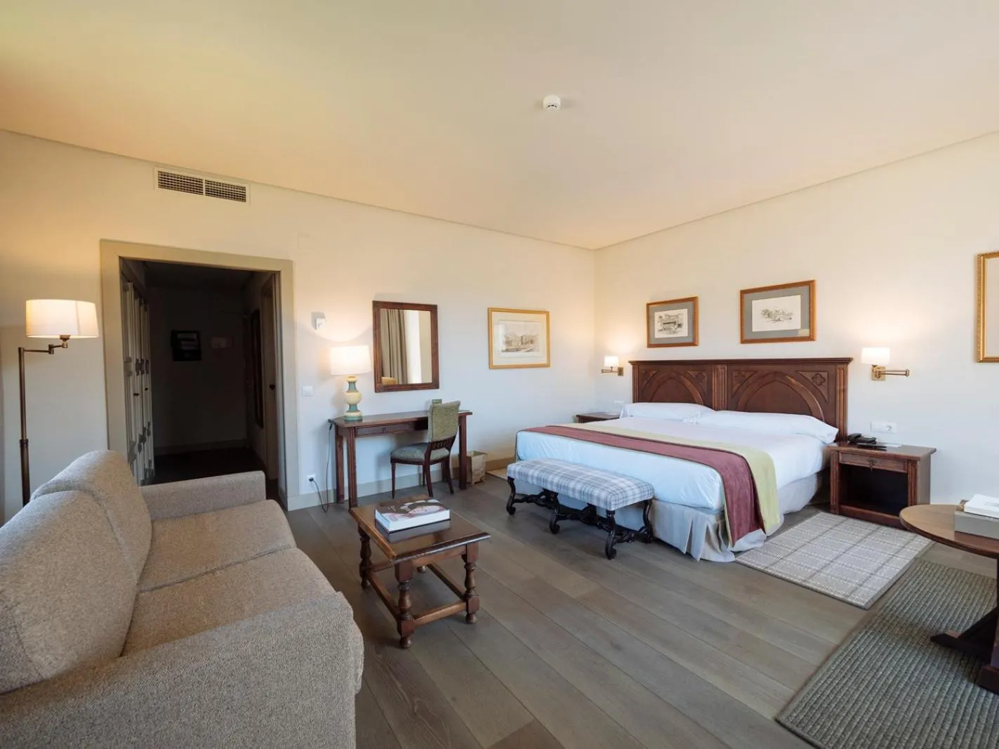 Bed in Parador de Cangas de Onís