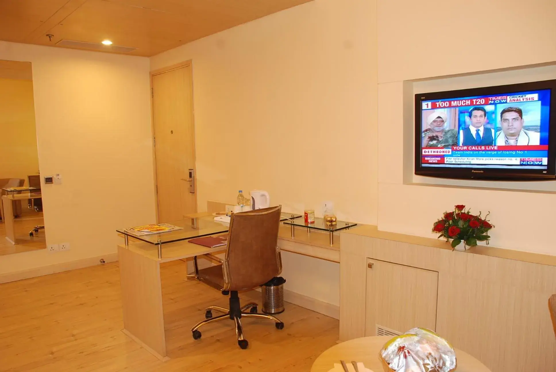 Guests, TV/Entertainment Center in Sarovar Portico Naraina, Hotel