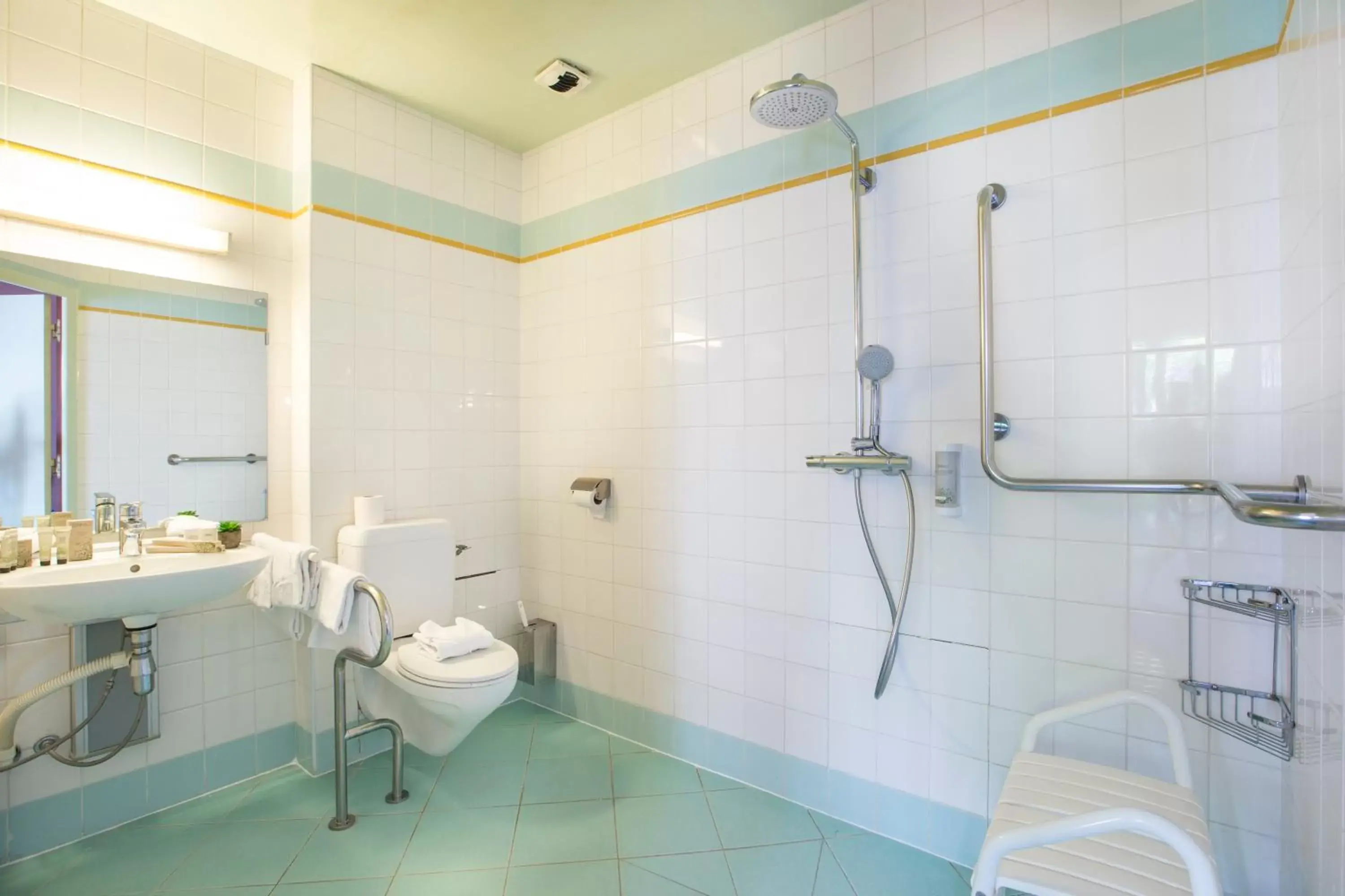 Bathroom in HOTEL DE PARIS MONTPARNASSE