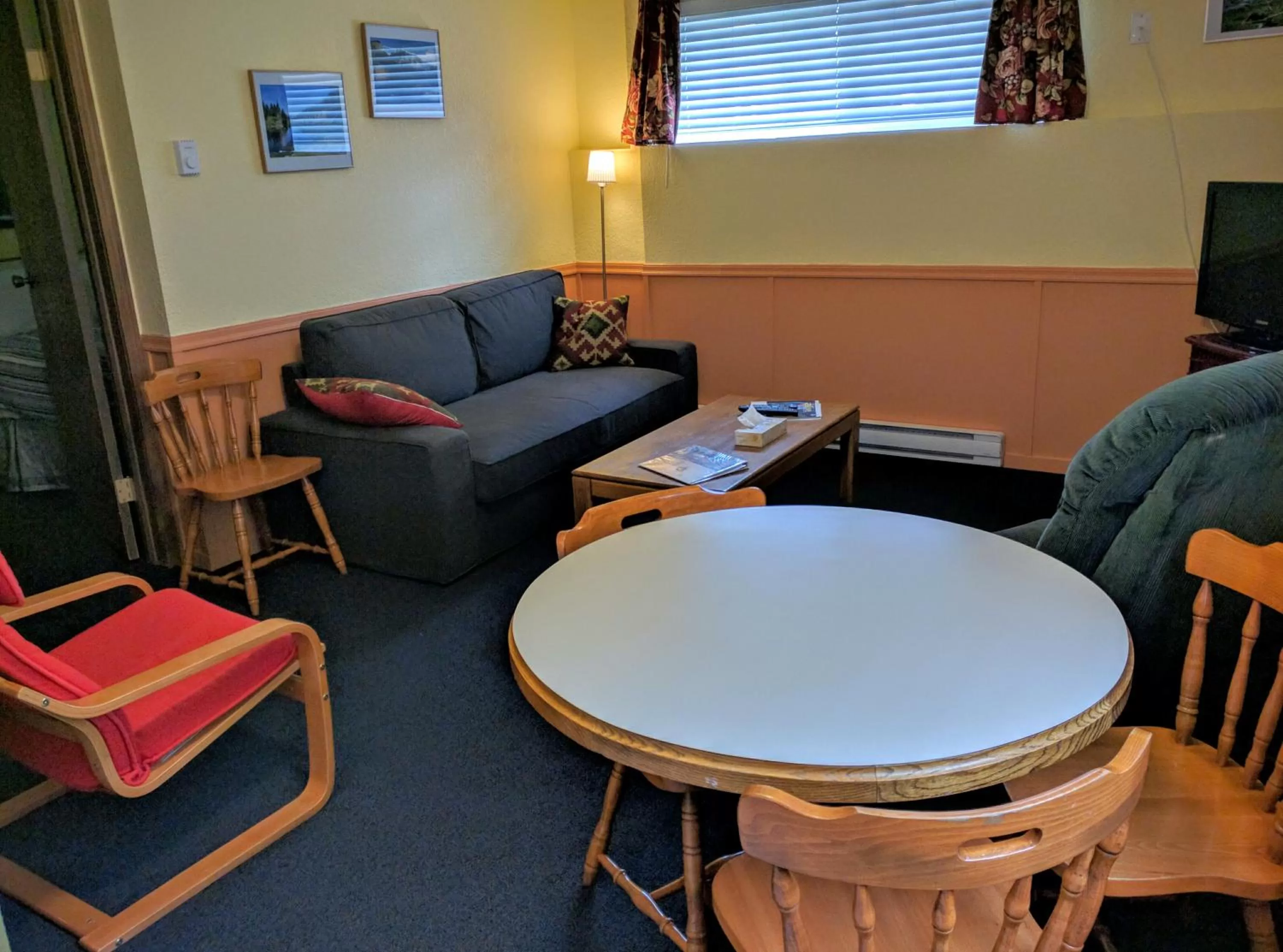 Living room in The Bulldog Hotel