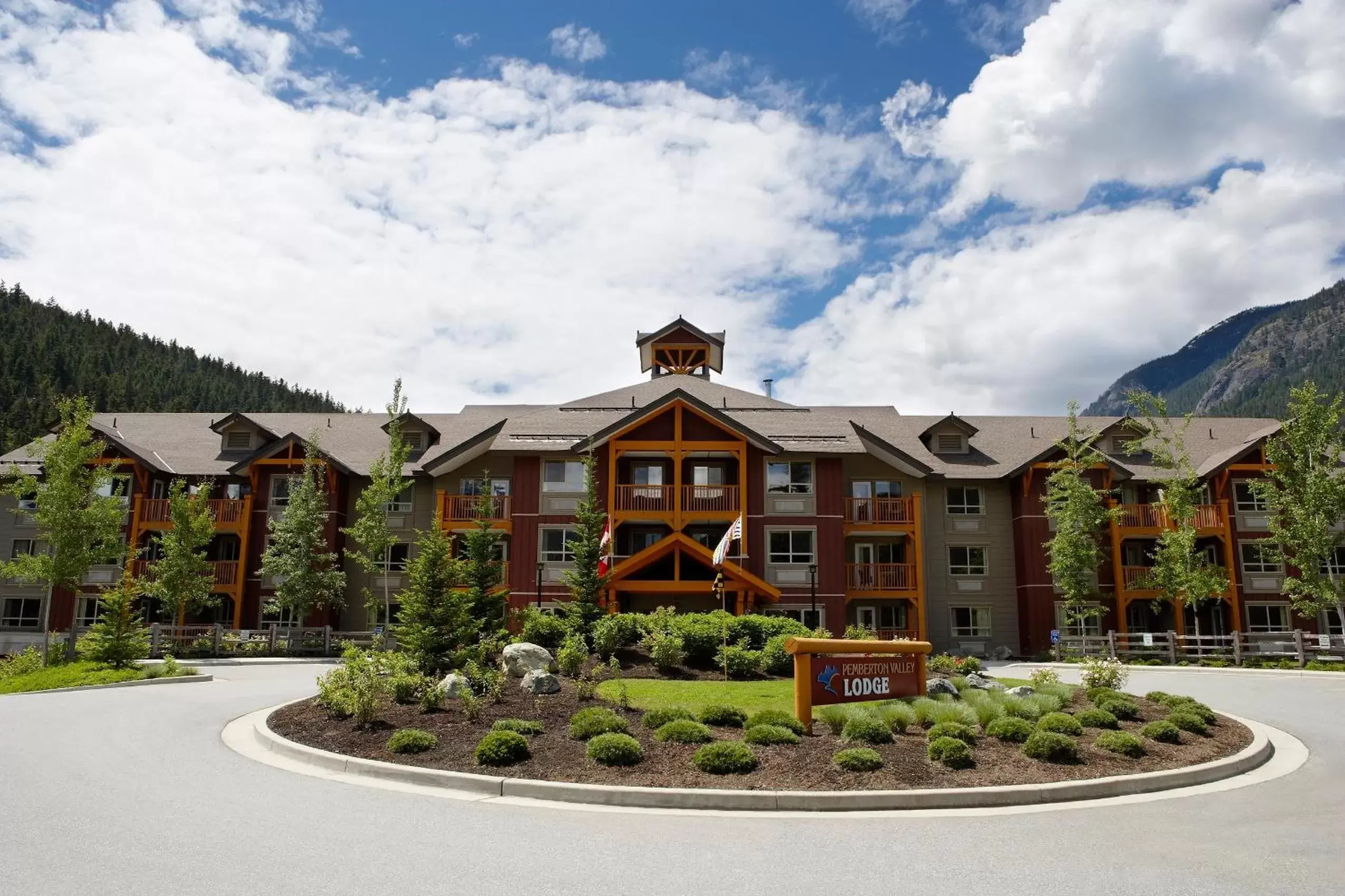 Facade/entrance, Property Building in Pemberton Valley Lodge