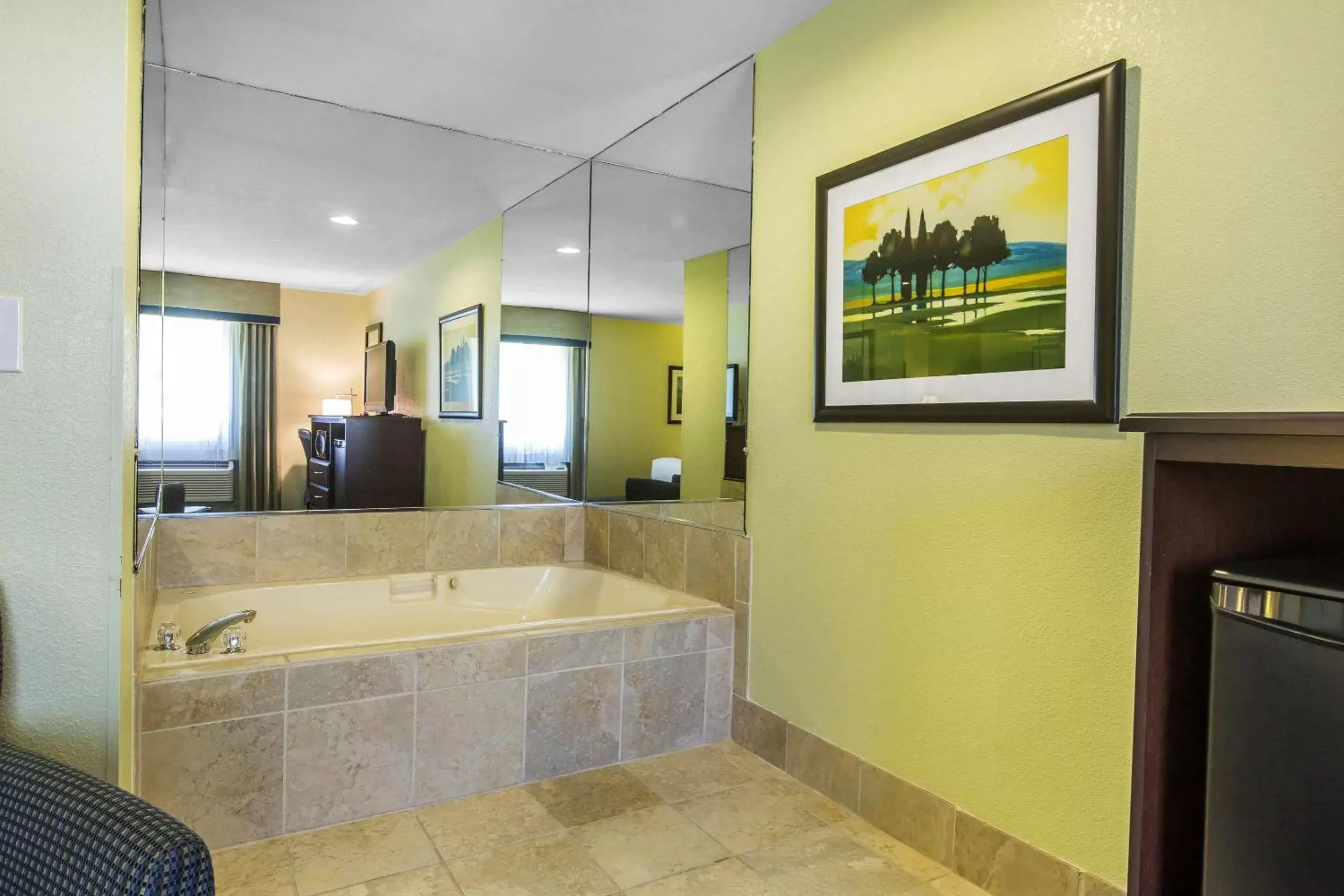 Photo of the whole room, Bathroom in Quality Inn Cedartown