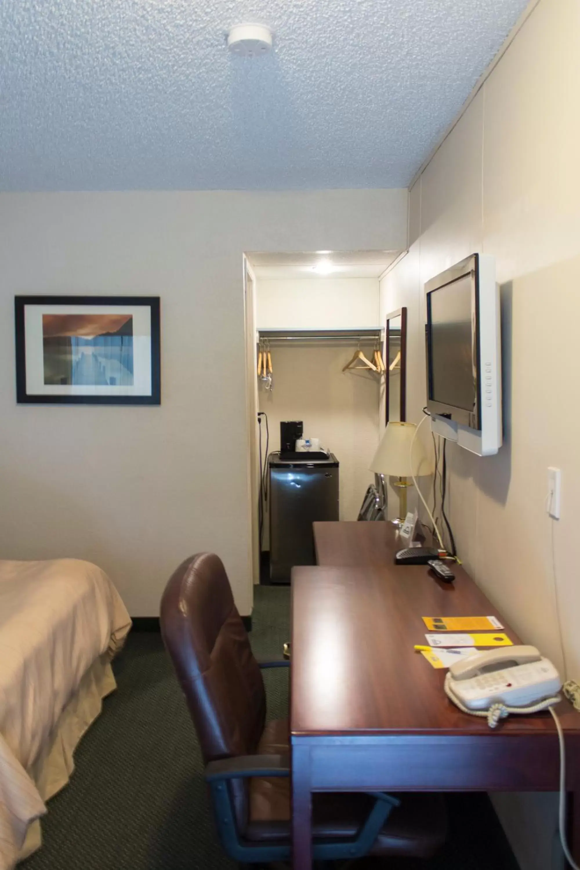 TV and multimedia, TV/Entertainment Center in Days Inn by Wyndham Lethbridge