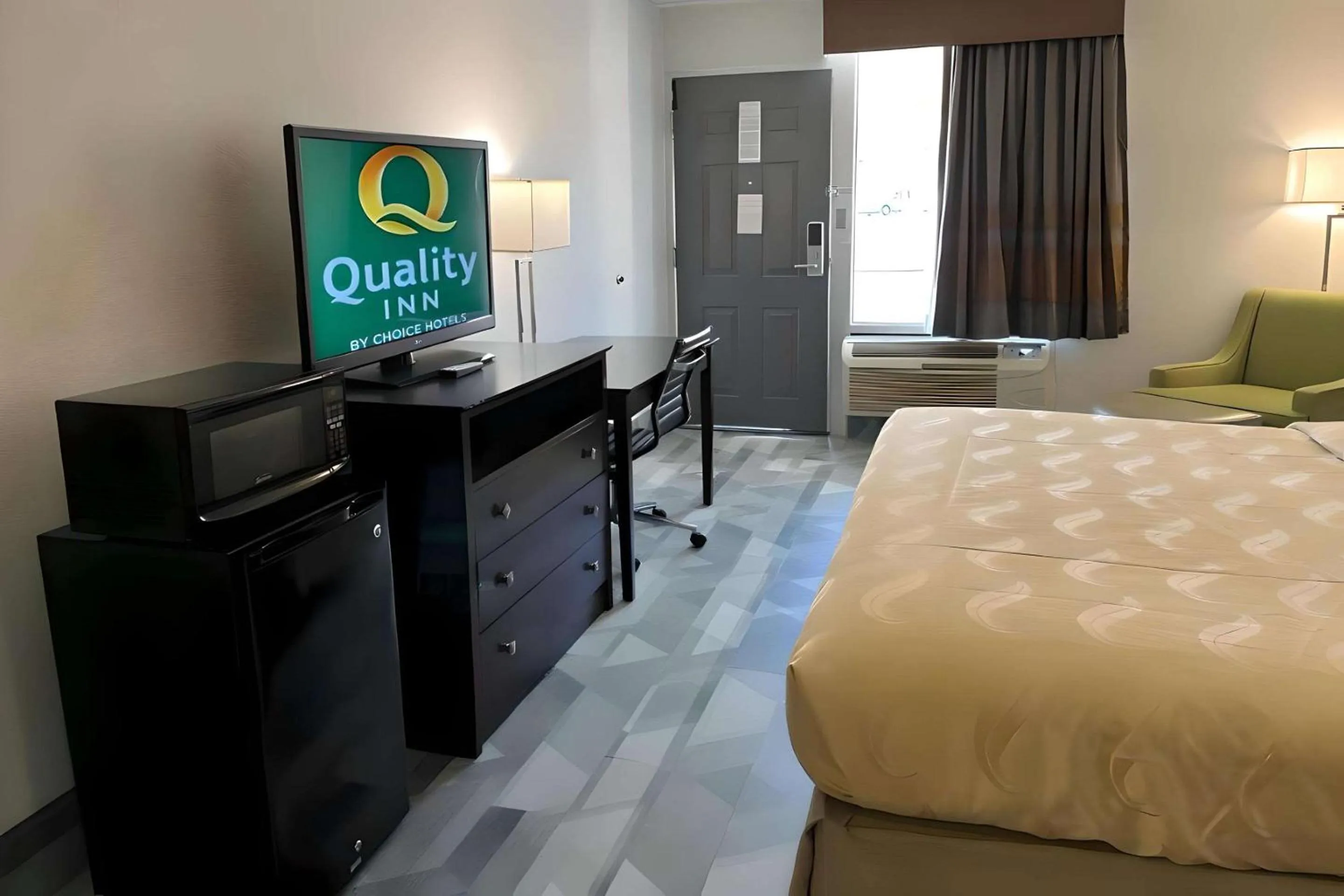 Bedroom, Bed in Baymont by Wyndham Dalton