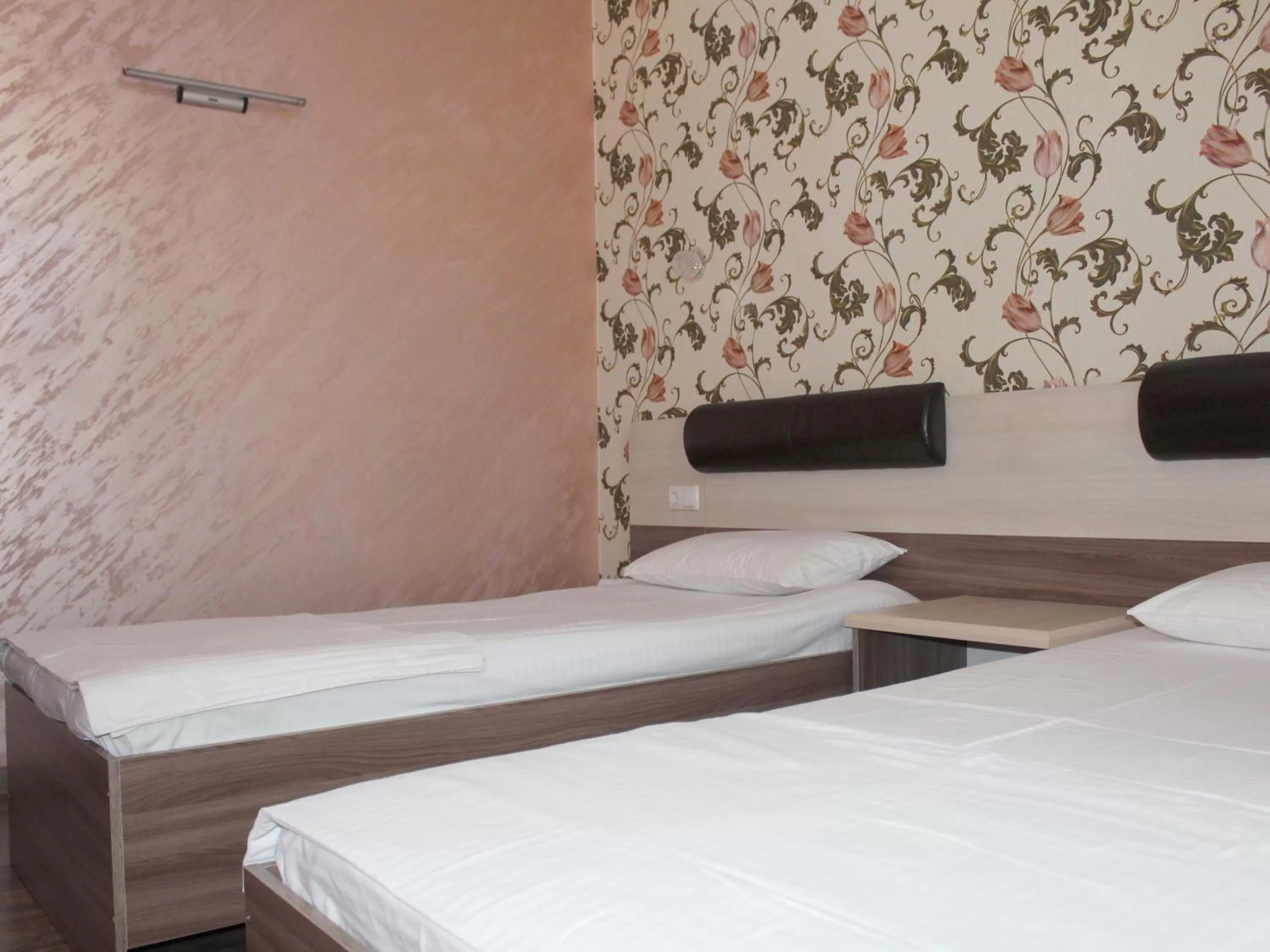 cot, Bed in Armon Apart Hotel