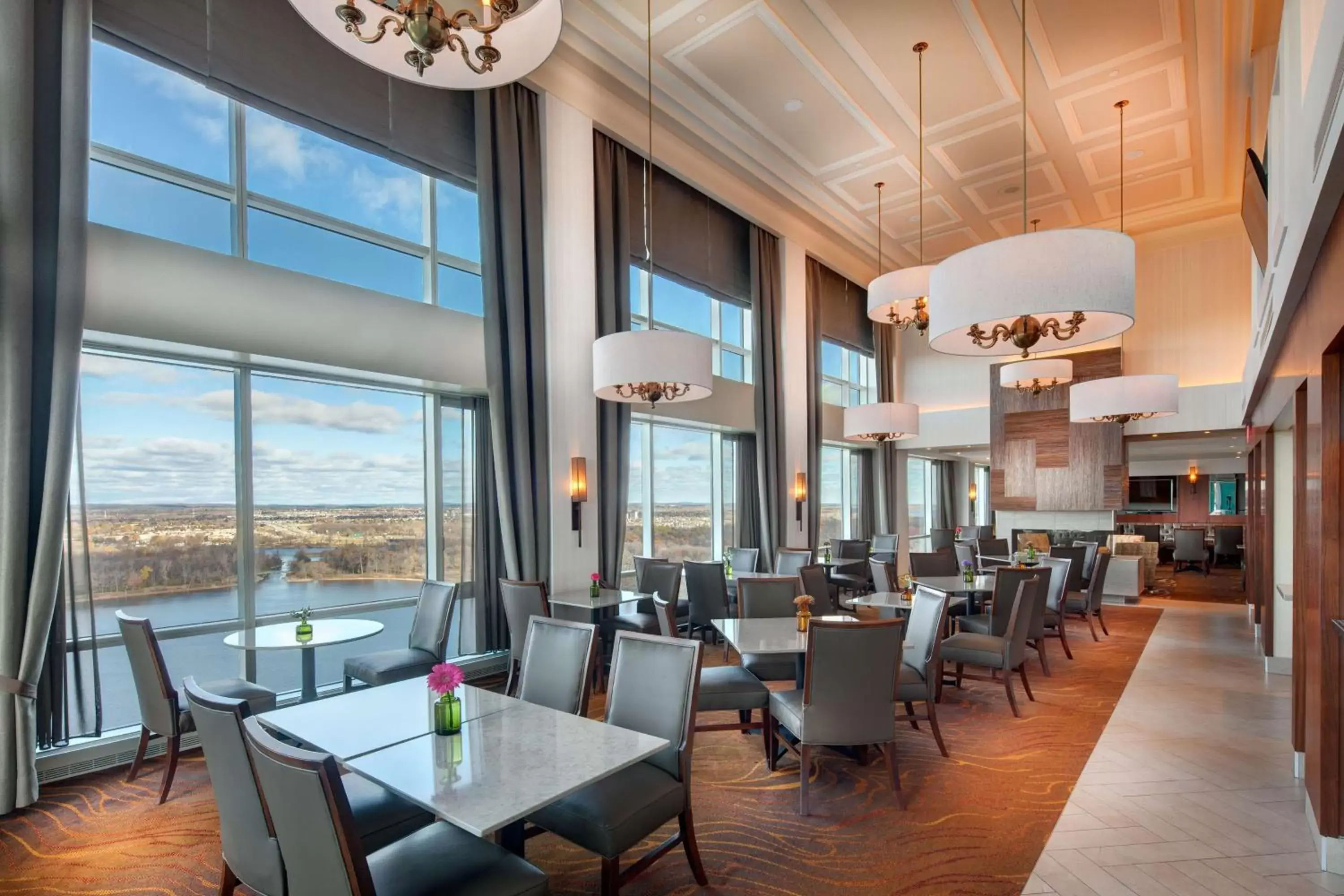 Lounge or bar, Restaurant/Places to Eat in Hilton Lac-Leamy