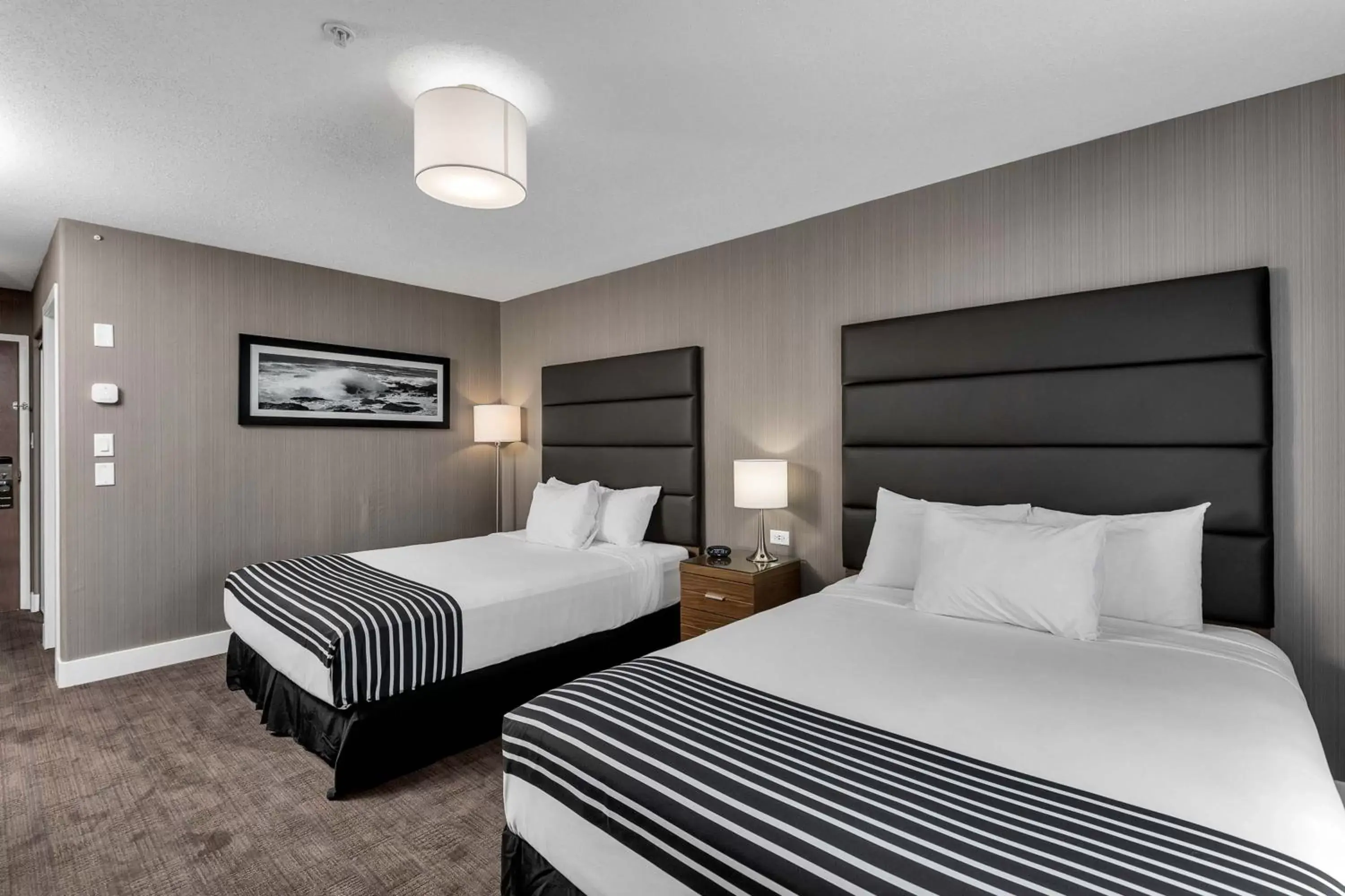 Bedroom, Bed in Sandman Hotel Grande Prairie