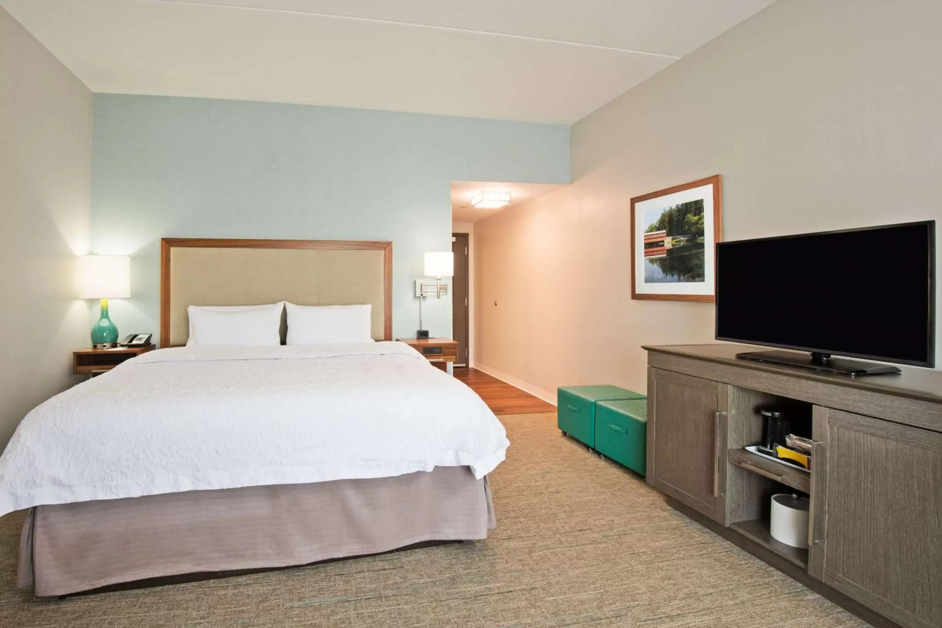 Bed in Hampton Inn & Suites North Huntingdon-Irwin, PA