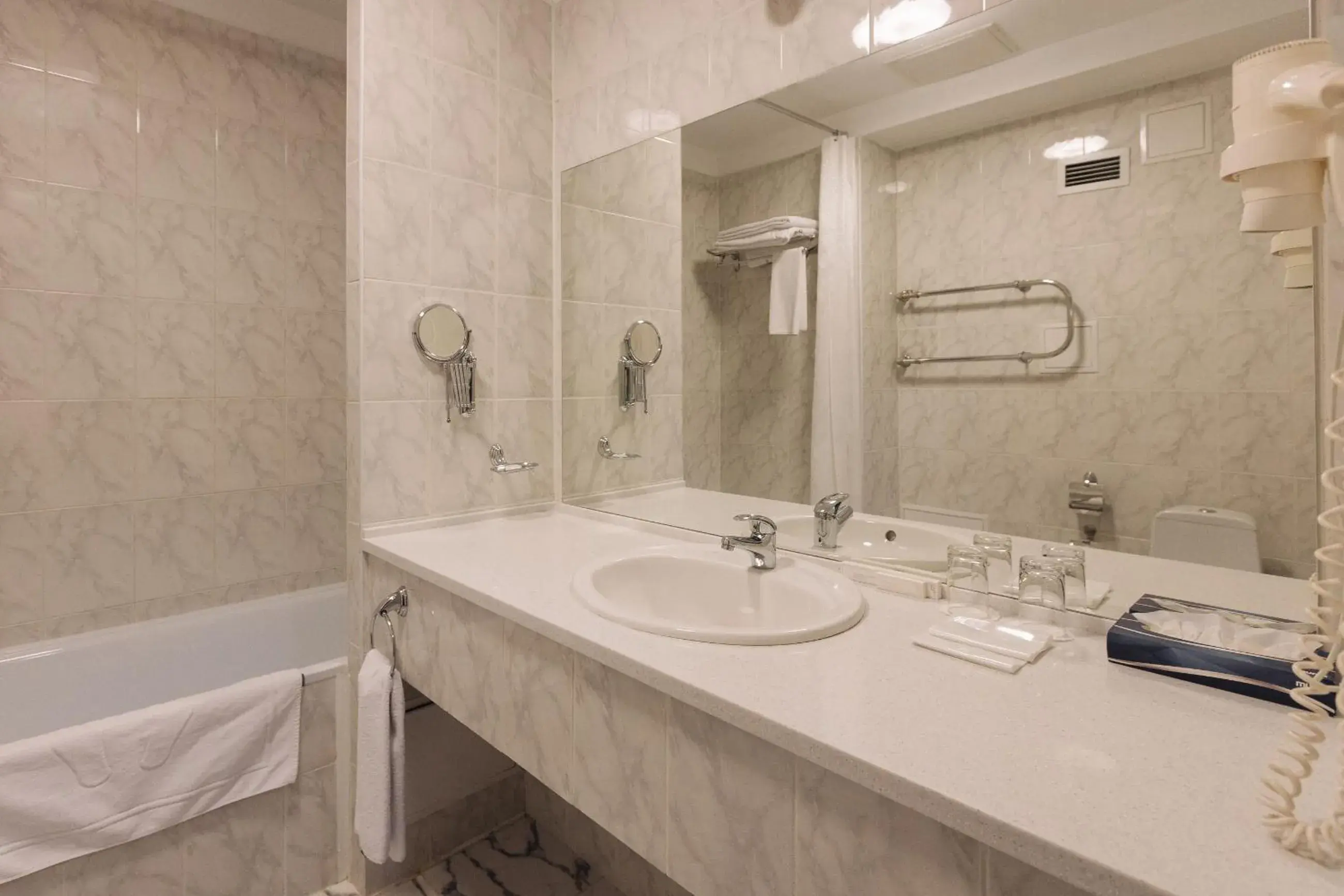 Shower, Bathroom in Best Western Plus Atakent Park Hotel