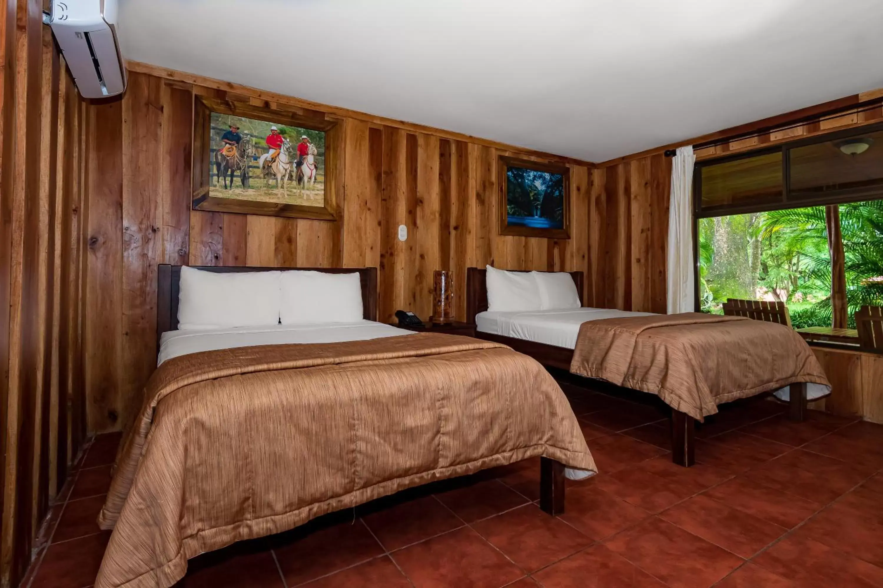 Bedroom, Bed in Hacienda Guachipelin Volcano Ranch Hotel & Hot Springs